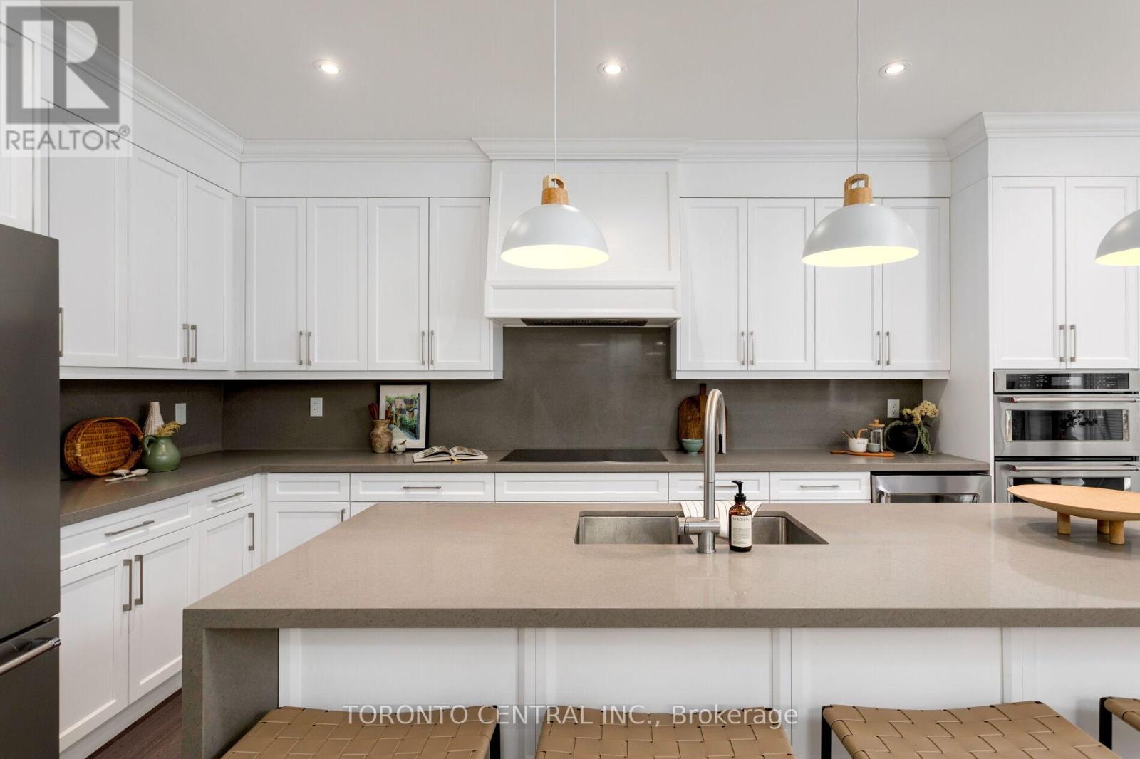 9 Chimney Swift Court, Toronto, Ontario  M9B 0C6 - Photo 12 - W12453083