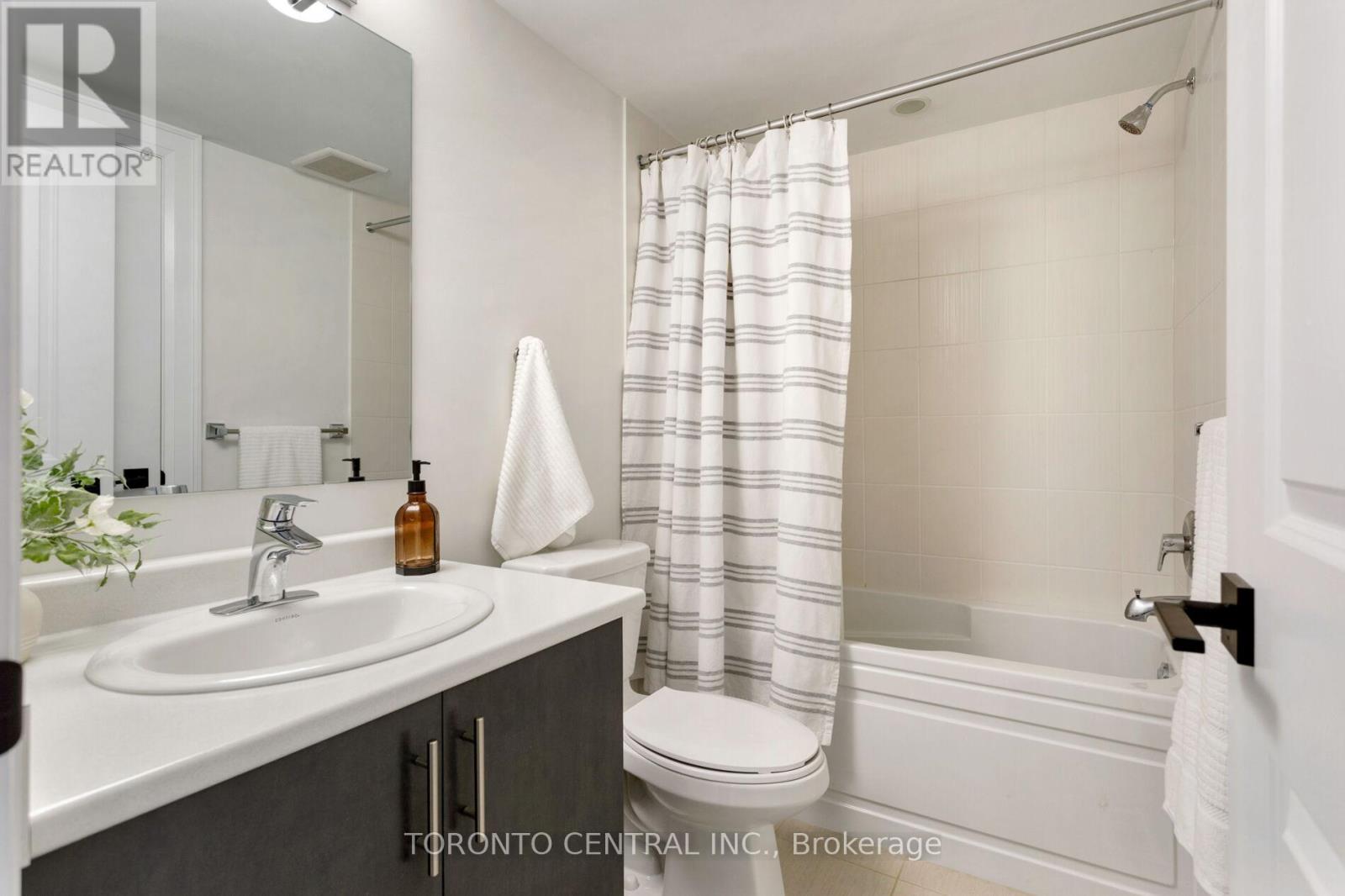 9 Chimney Swift Court, Toronto, Ontario  M9B 0C6 - Photo 43 - W12453083