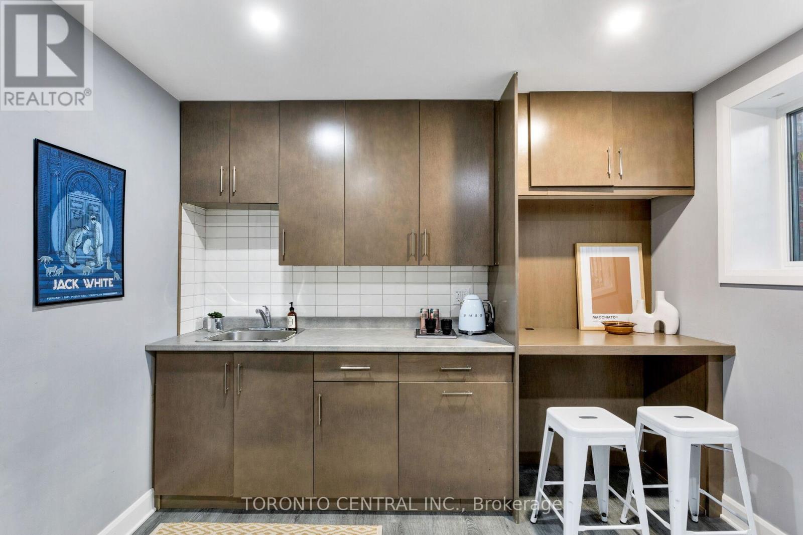 9 Chimney Swift Court, Toronto, Ontario  M9B 0C6 - Photo 47 - W12453083