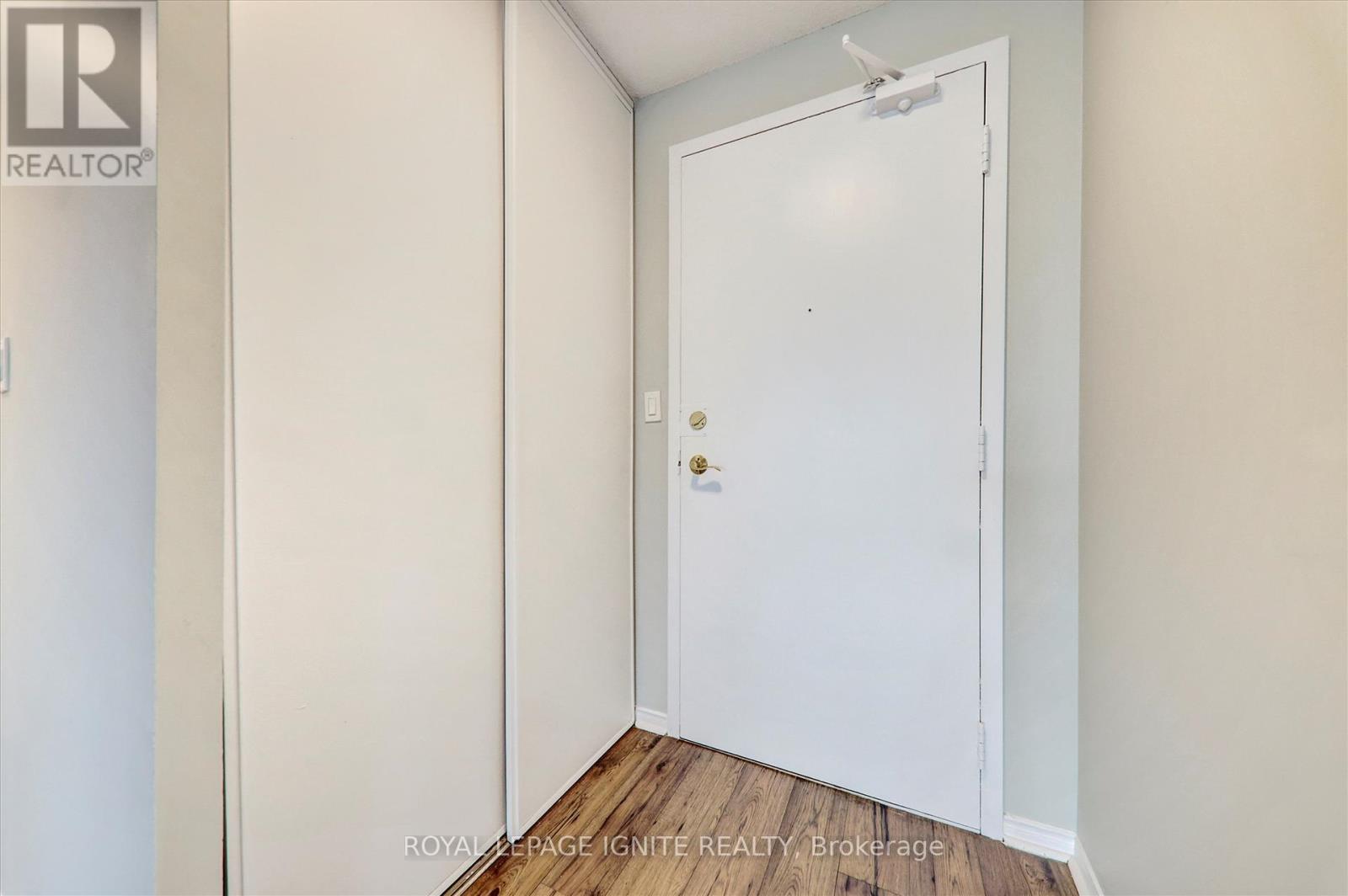 402 - 155 Hillcrest Avenue, Mississauga, Ontario  L5B 3Z2 - Photo 10 - W12453086