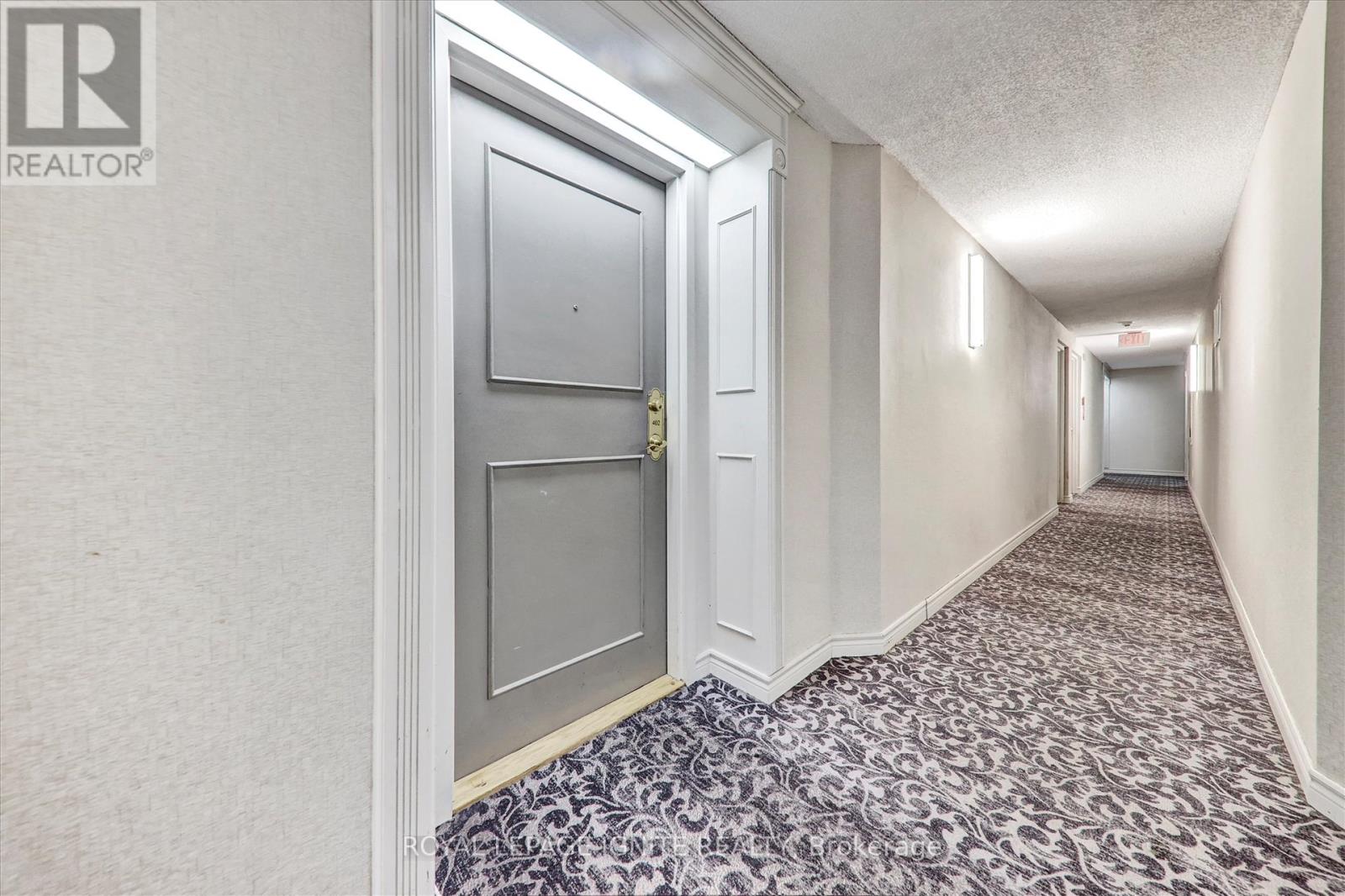 402 - 155 Hillcrest Avenue, Mississauga, Ontario  L5B 3Z2 - Photo 11 - W12453086