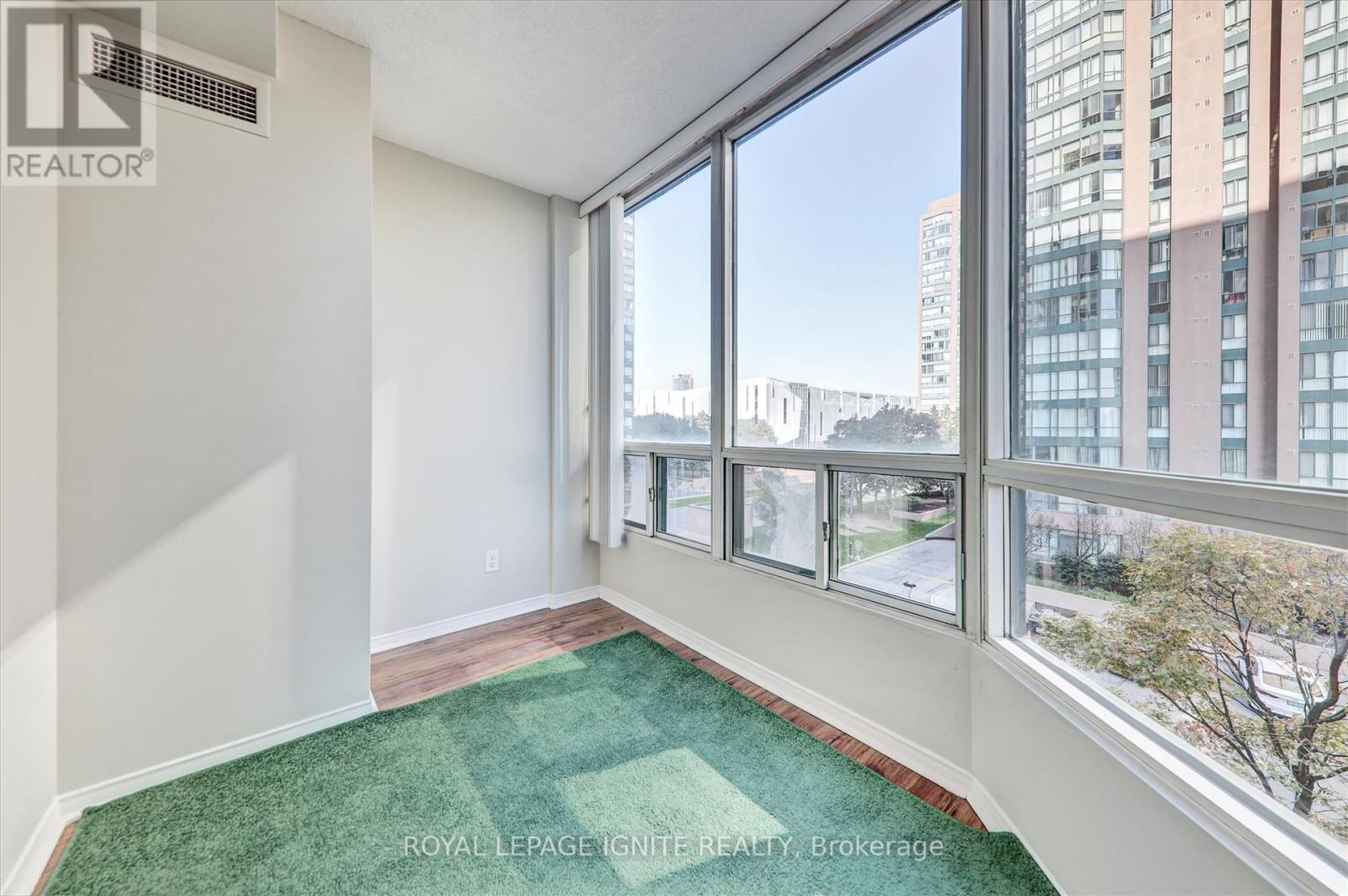402 - 155 Hillcrest Avenue, Mississauga, Ontario  L5B 3Z2 - Photo 16 - W12453086