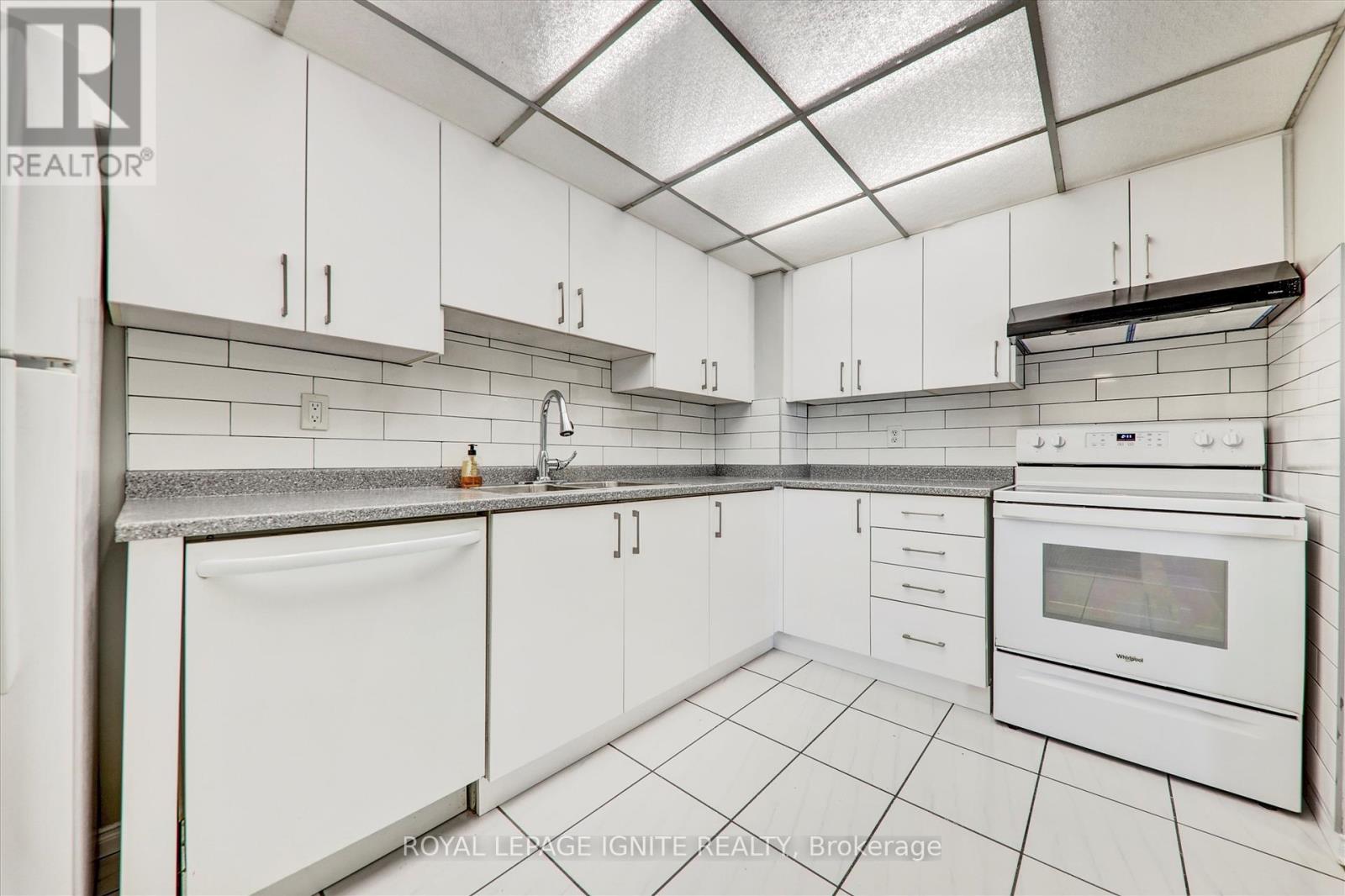 402 - 155 Hillcrest Avenue, Mississauga, Ontario  L5B 3Z2 - Photo 18 - W12453086
