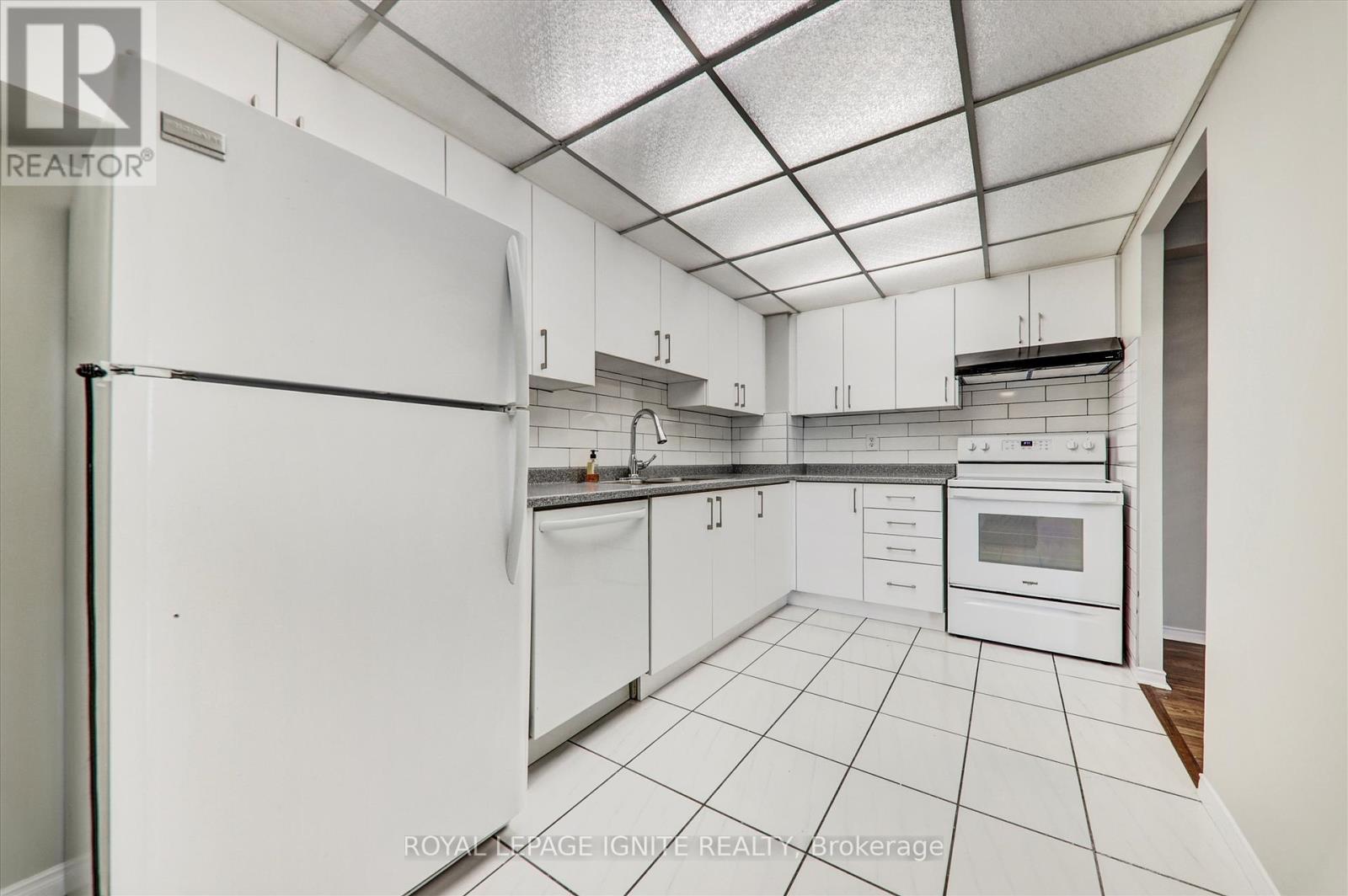 402 - 155 Hillcrest Avenue, Mississauga, Ontario  L5B 3Z2 - Photo 19 - W12453086