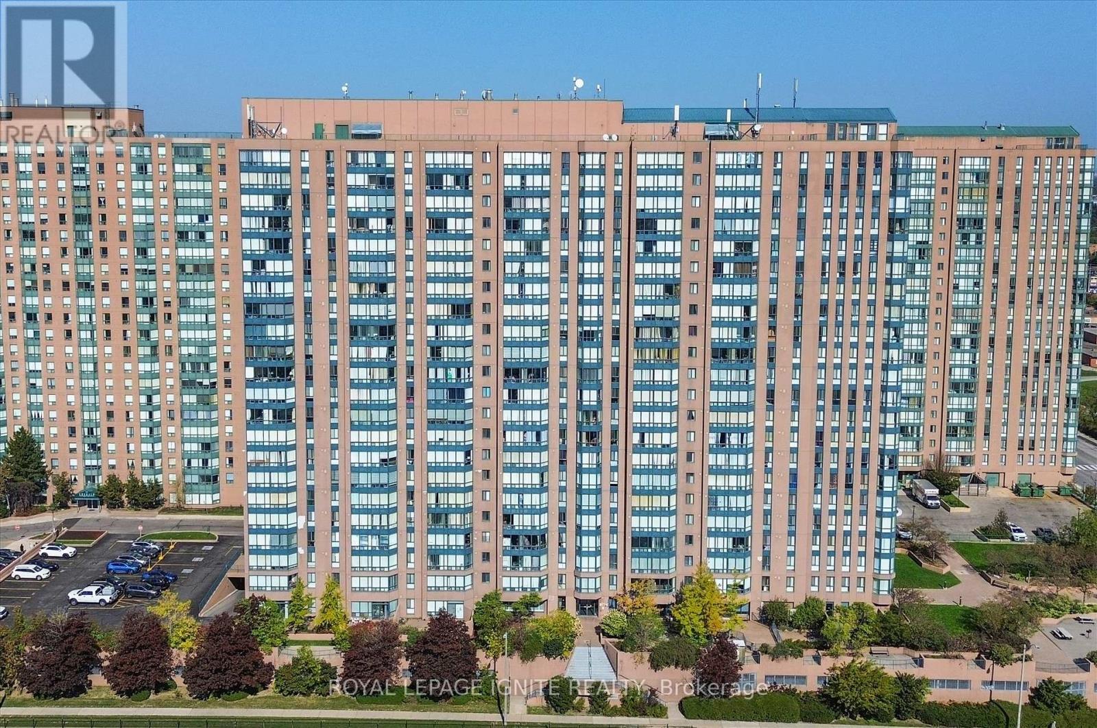402 - 155 Hillcrest Avenue, Mississauga, Ontario  L5B 3Z2 - Photo 2 - W12453086