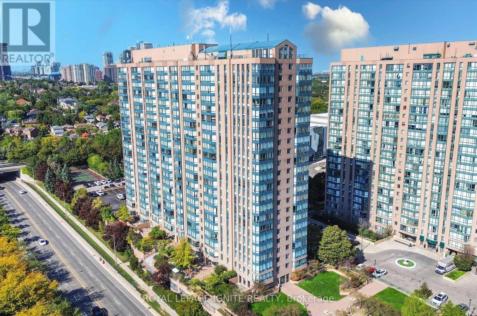 402 - 155 Hillcrest Avenue, Mississauga, Ontario  L5B 3Z2 - Photo 3 - W12453086