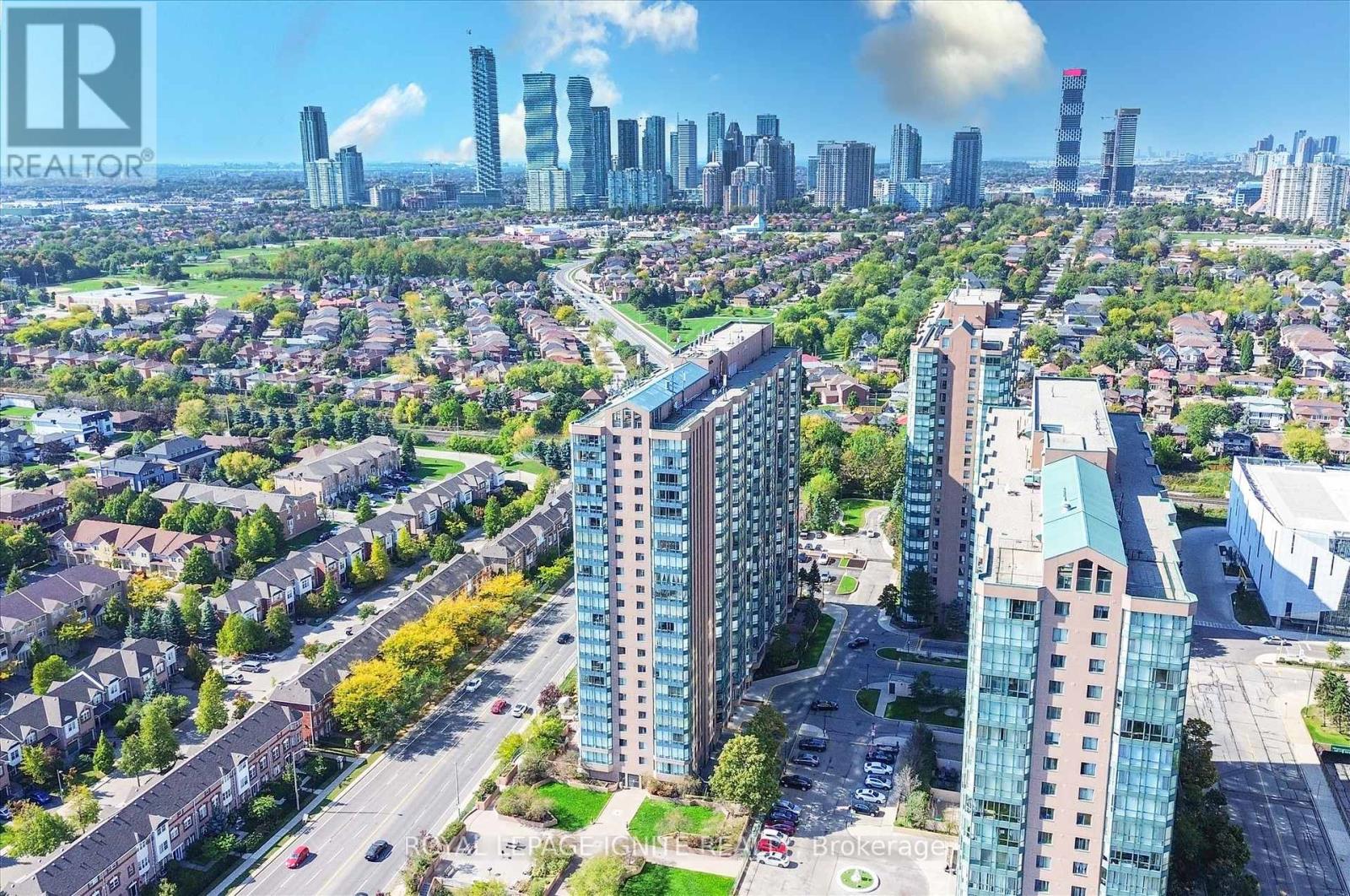 402 - 155 Hillcrest Avenue, Mississauga, Ontario  L5B 3Z2 - Photo 4 - W12453086