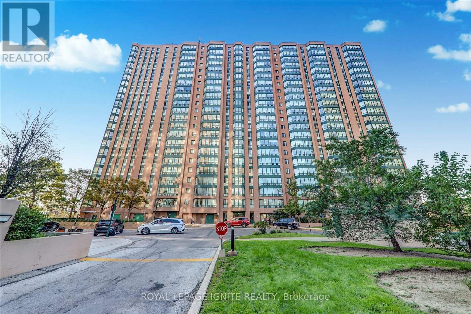 402 - 155 Hillcrest Avenue, Mississauga, Ontario  L5B 3Z2 - Photo 6 - W12453086