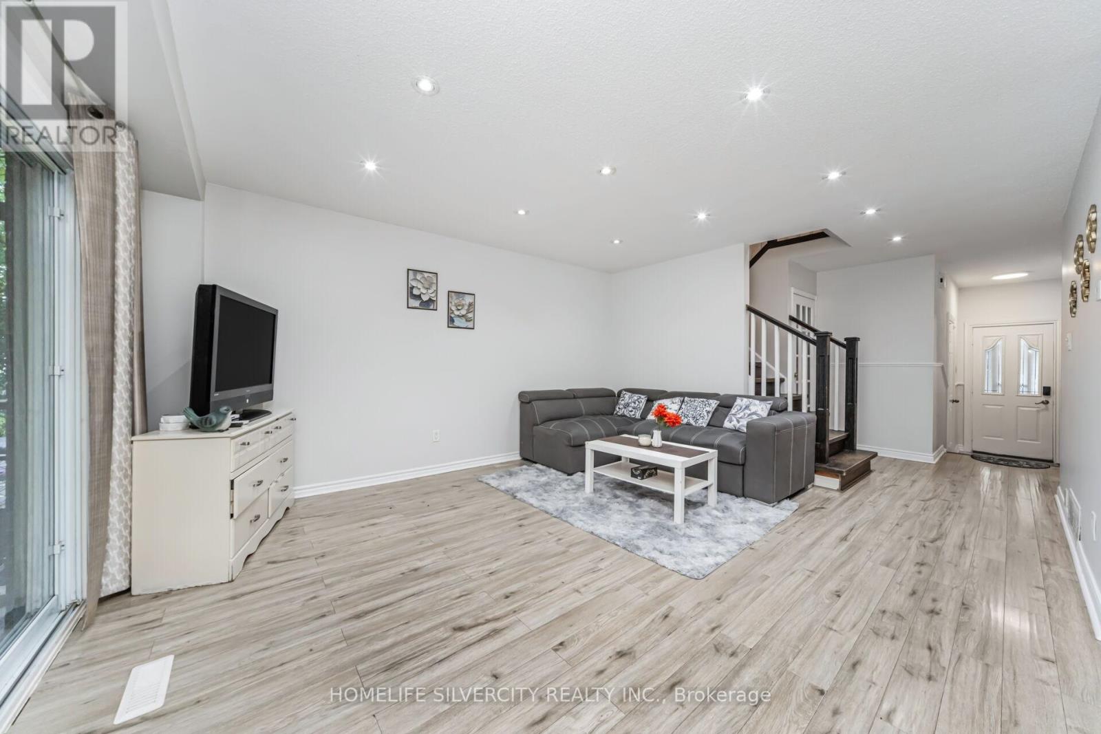 23 Judith Crescent, Brampton, Ontario  L6S 3J3 - Photo 10 - W12453089