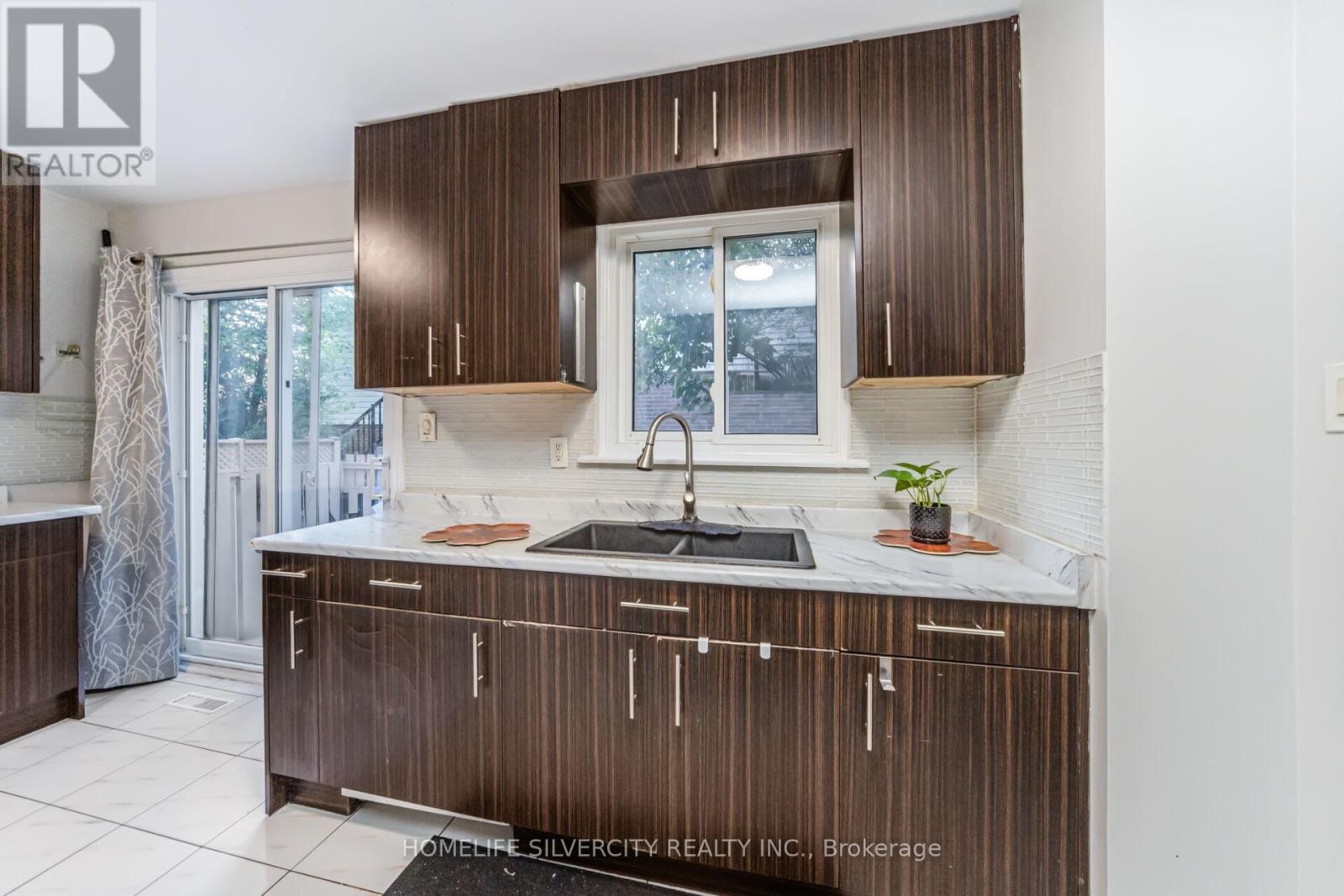 23 Judith Crescent, Brampton, Ontario  L6S 3J3 - Photo 17 - W12453089
