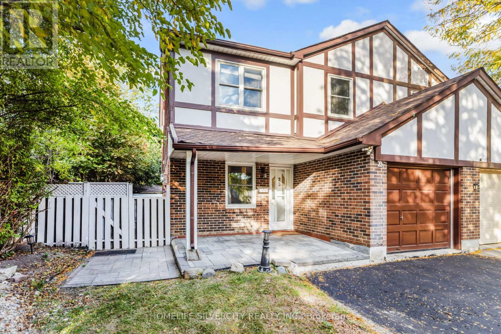 23 Judith Crescent, Brampton, Ontario  L6S 3J3 - Photo 2 - W12453089