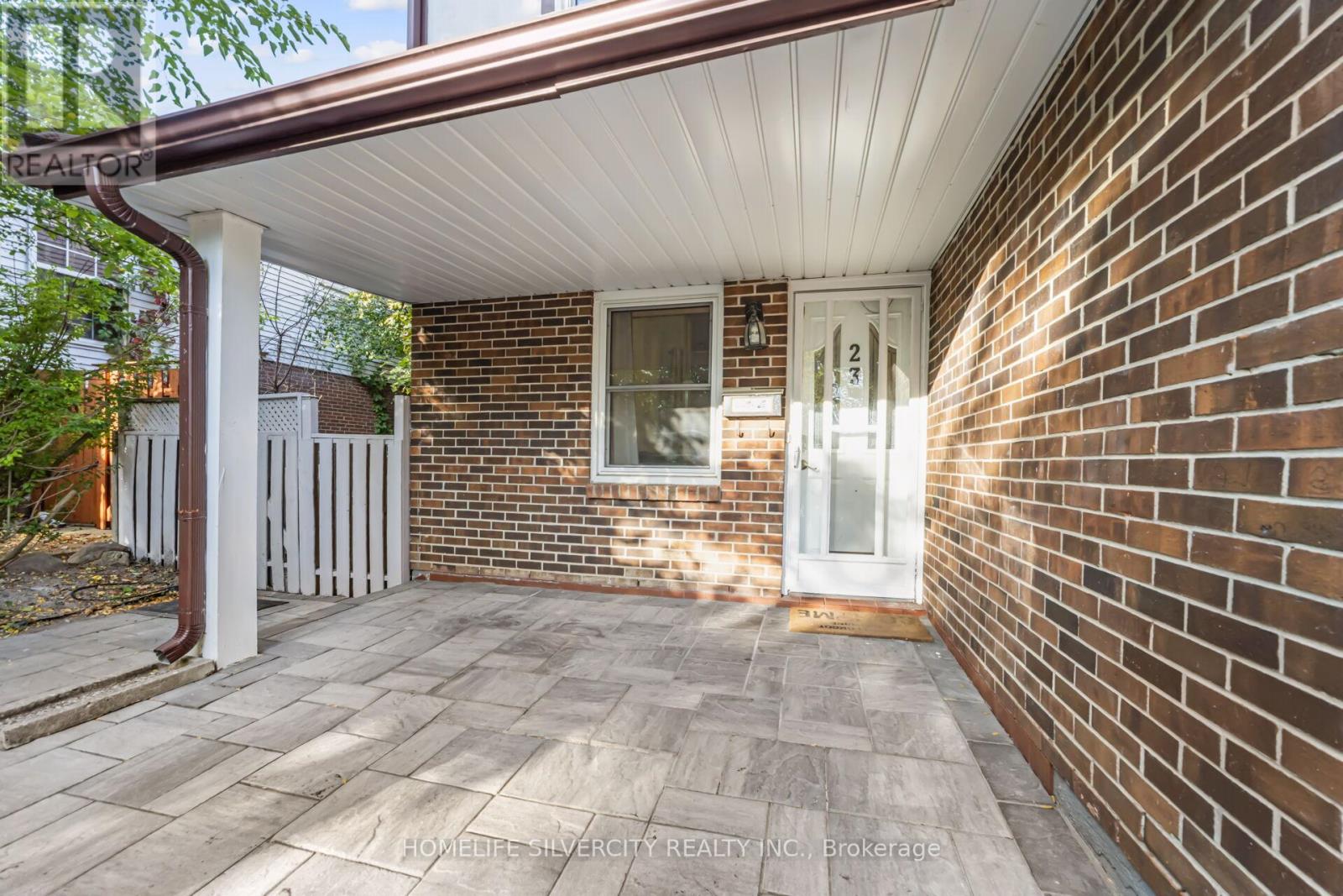 23 Judith Crescent, Brampton, Ontario  L6S 3J3 - Photo 3 - W12453089