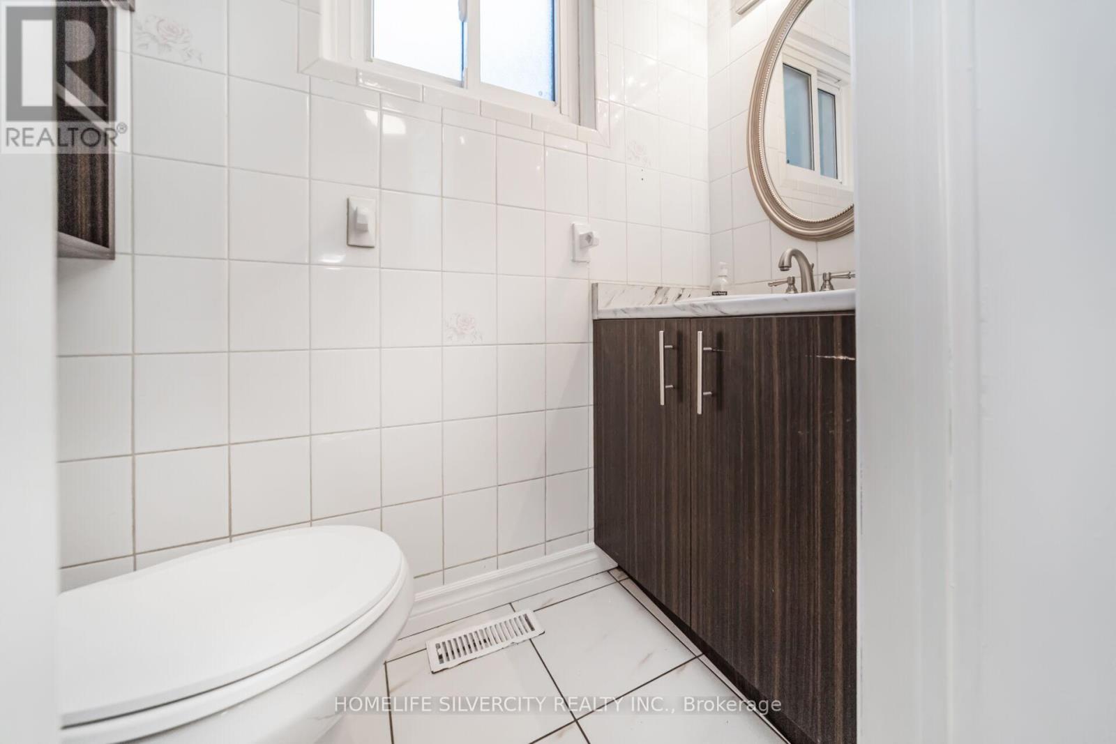 23 Judith Crescent, Brampton, Ontario  L6S 3J3 - Photo 6 - W12453089