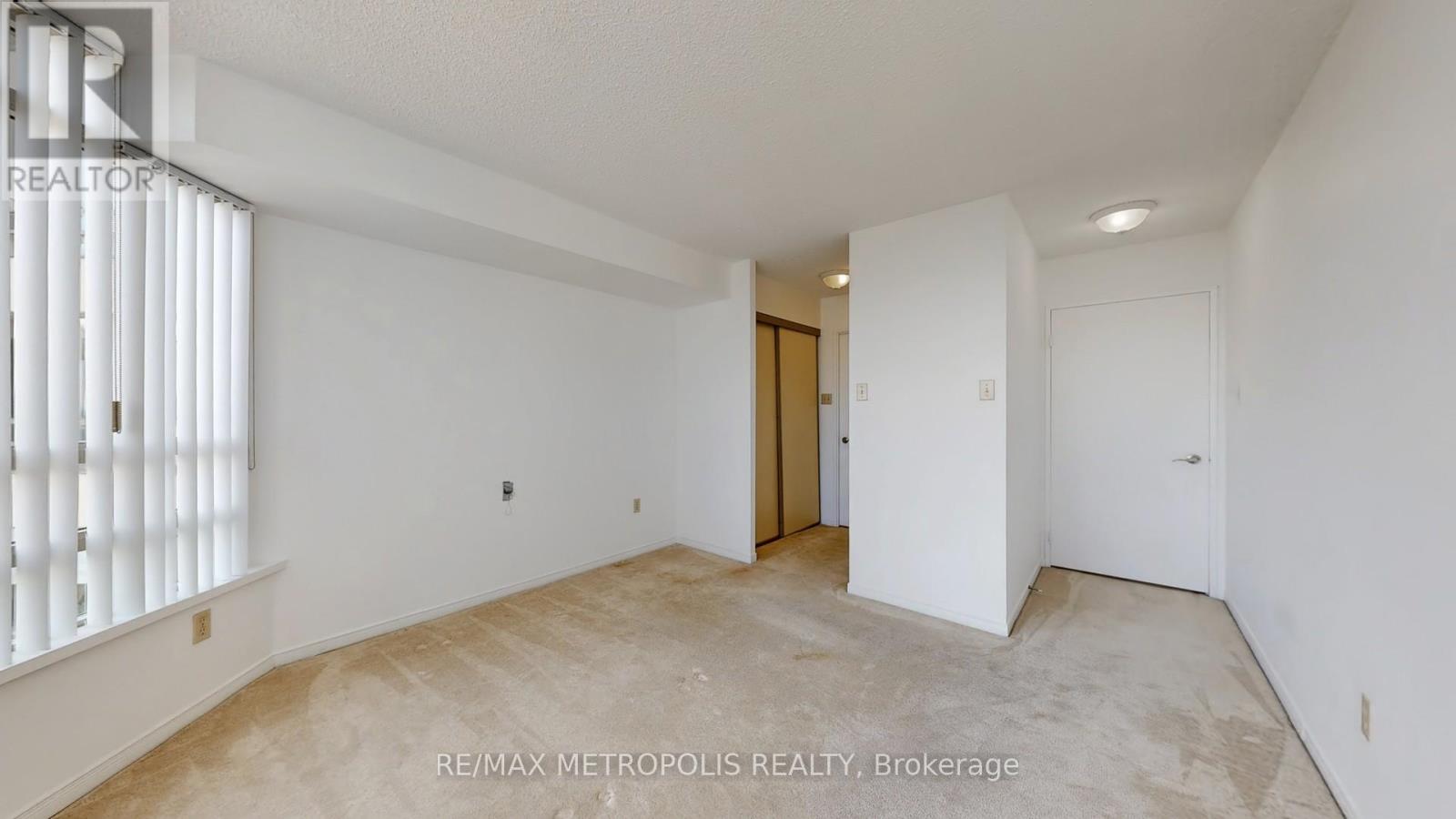 1609 - 75 King Street E, Mississauga, Ontario  L5A 4G5 - Photo 17 - W12453100