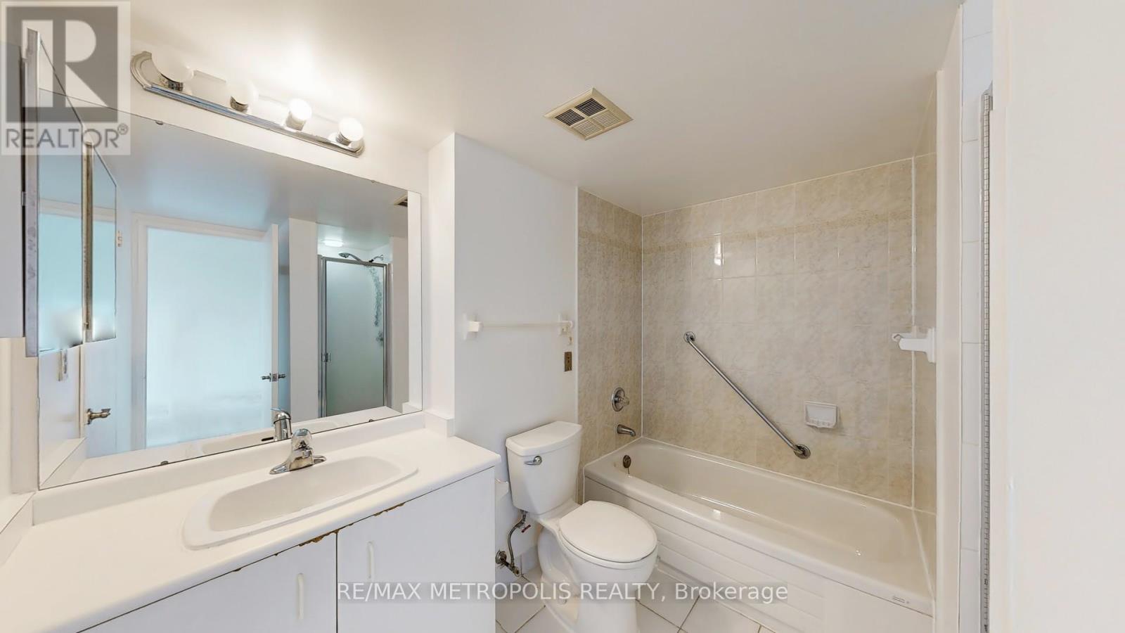 1609 - 75 King Street E, Mississauga, Ontario  L5A 4G5 - Photo 18 - W12453100