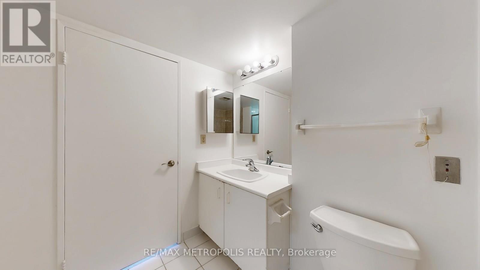 1609 - 75 King Street E, Mississauga, Ontario  L5A 4G5 - Photo 20 - W12453100