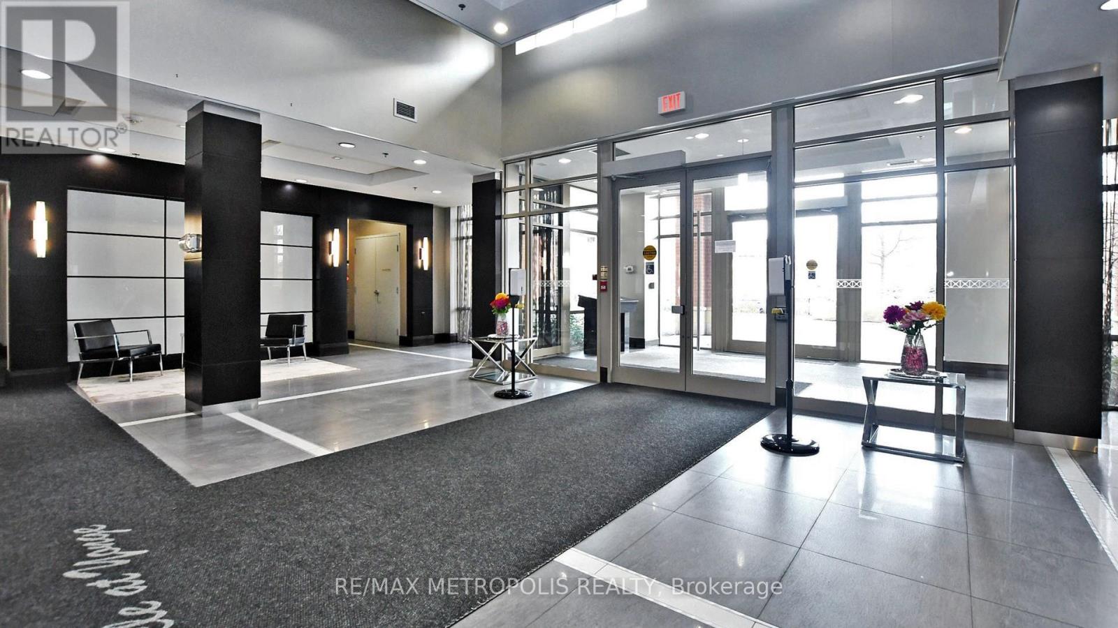 1609 - 75 King Street E, Mississauga, Ontario  L5A 4G5 - Photo 3 - W12453100