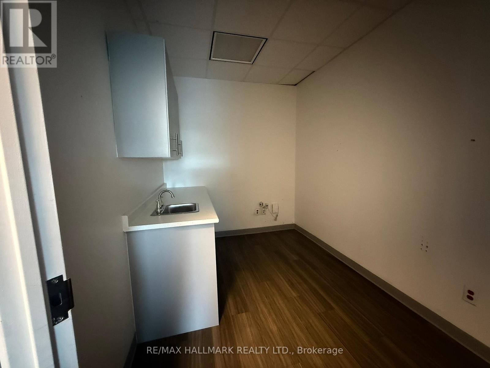 615 - 2250 Bovaird Drive E, Brampton, Ontario  L6R 0W3 - Photo 10 - W12453101