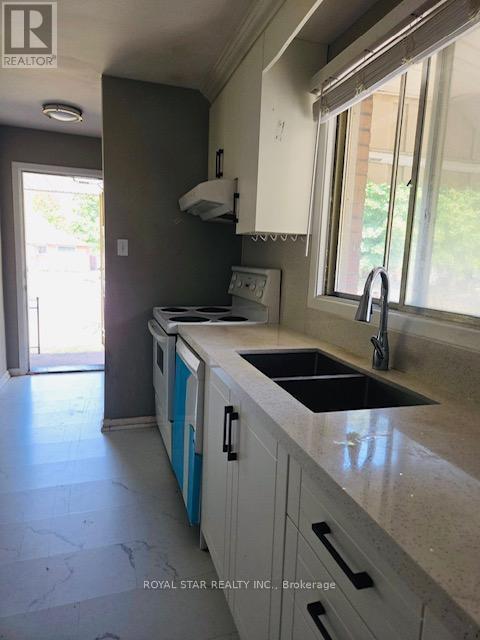 Main - 83 Irving Place, London East, Ontario  N5V 2H6 - Photo 3 - X12453072