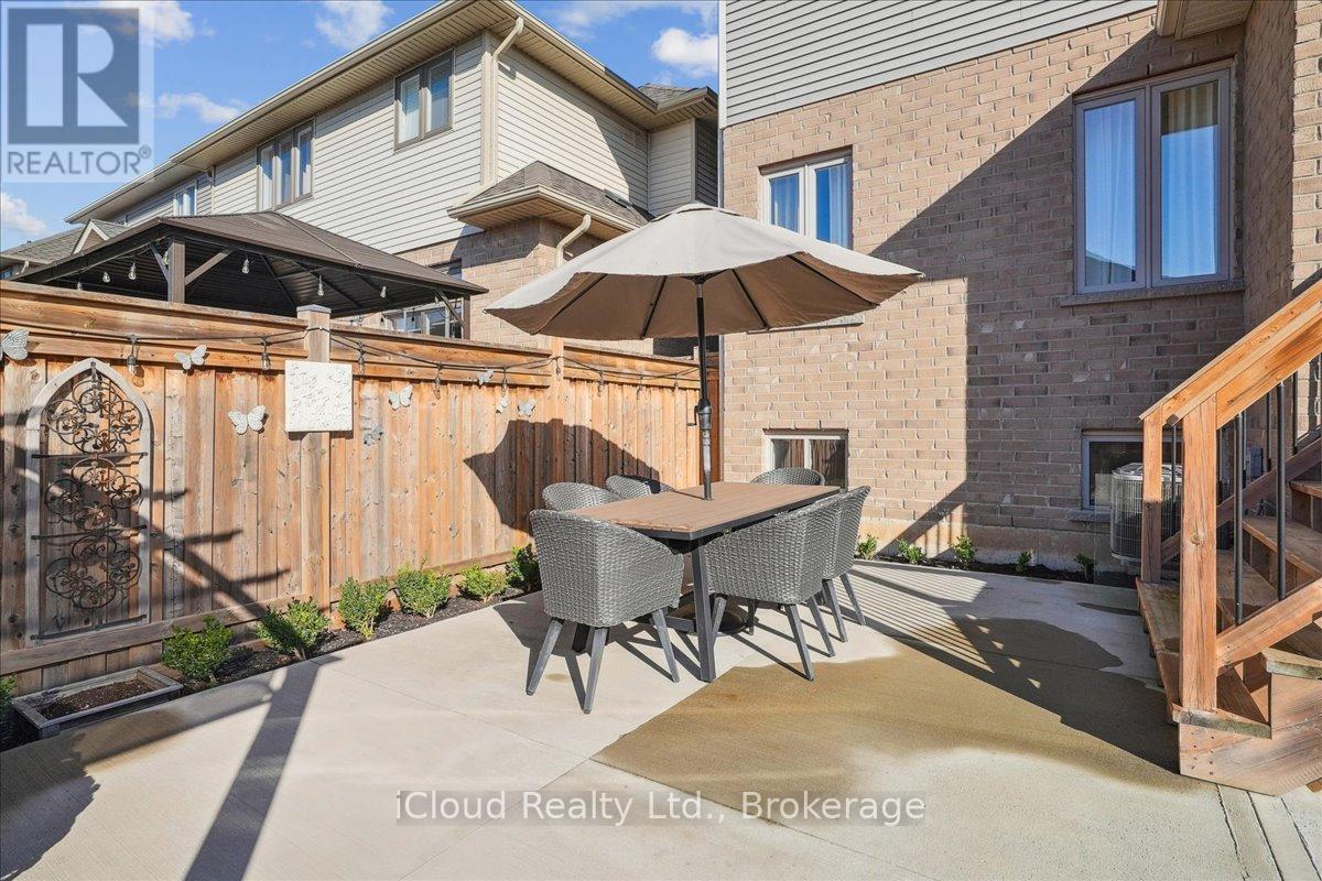136 Dunrobin Lane, Grimsby, Ontario  L3M 0H4 - Photo 36 - X12453090