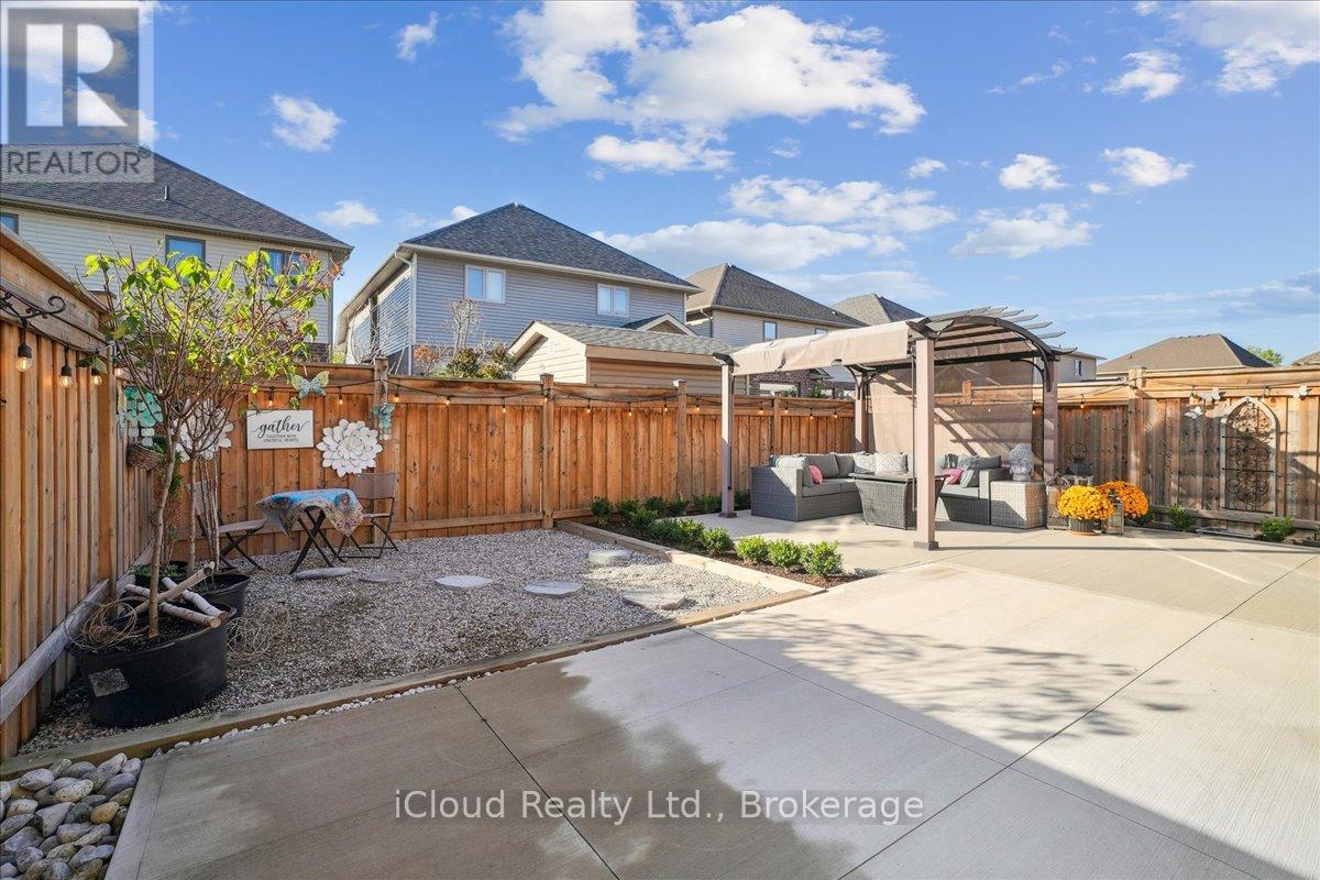 136 Dunrobin Lane, Grimsby, Ontario  L3M 0H4 - Photo 39 - X12453090