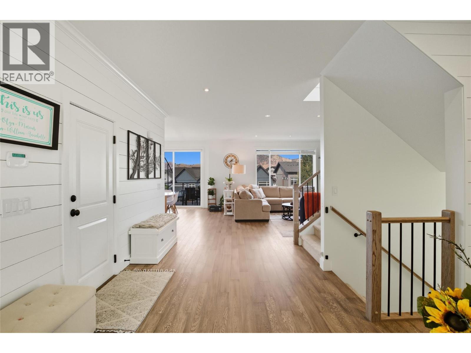 1553 Emerald Drive, Kamloops, British Columbia  V2E 0C4 - Photo 3 - 10365401