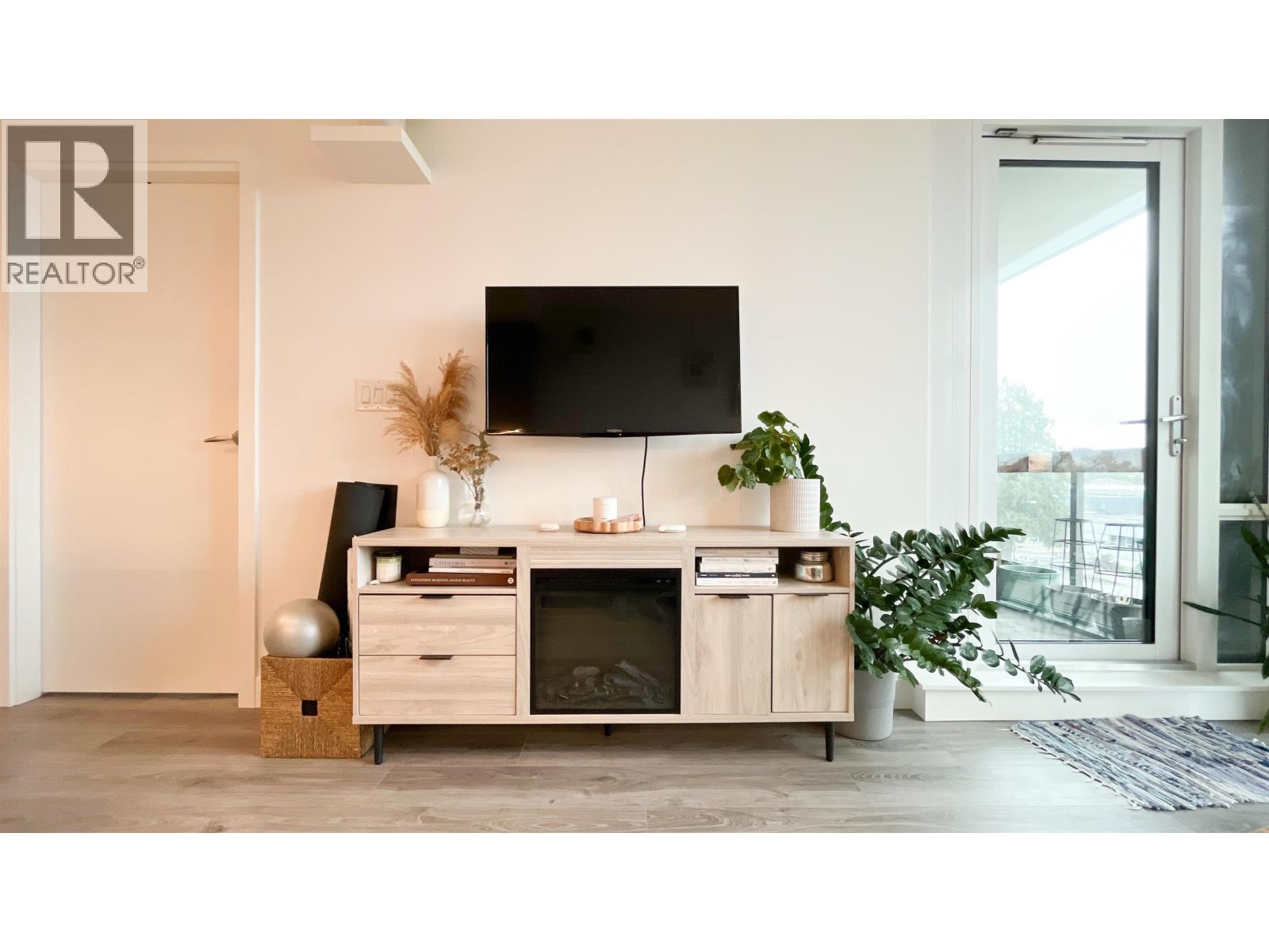 210 8181 Chester Street, Vancouver, British Columbia  V5X 0J9 - Photo 2 - R3056906