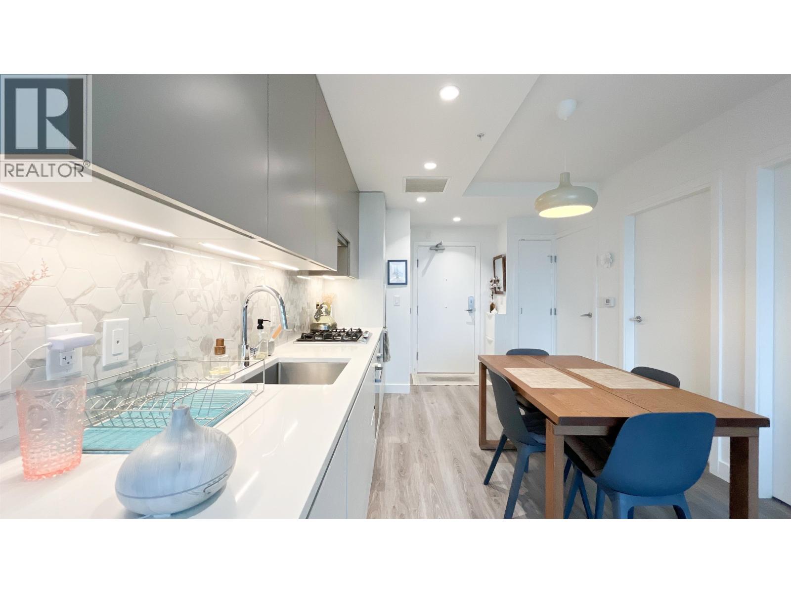 210 8181 Chester Street, Vancouver, British Columbia  V5X 0J9 - Photo 1 - R3056906