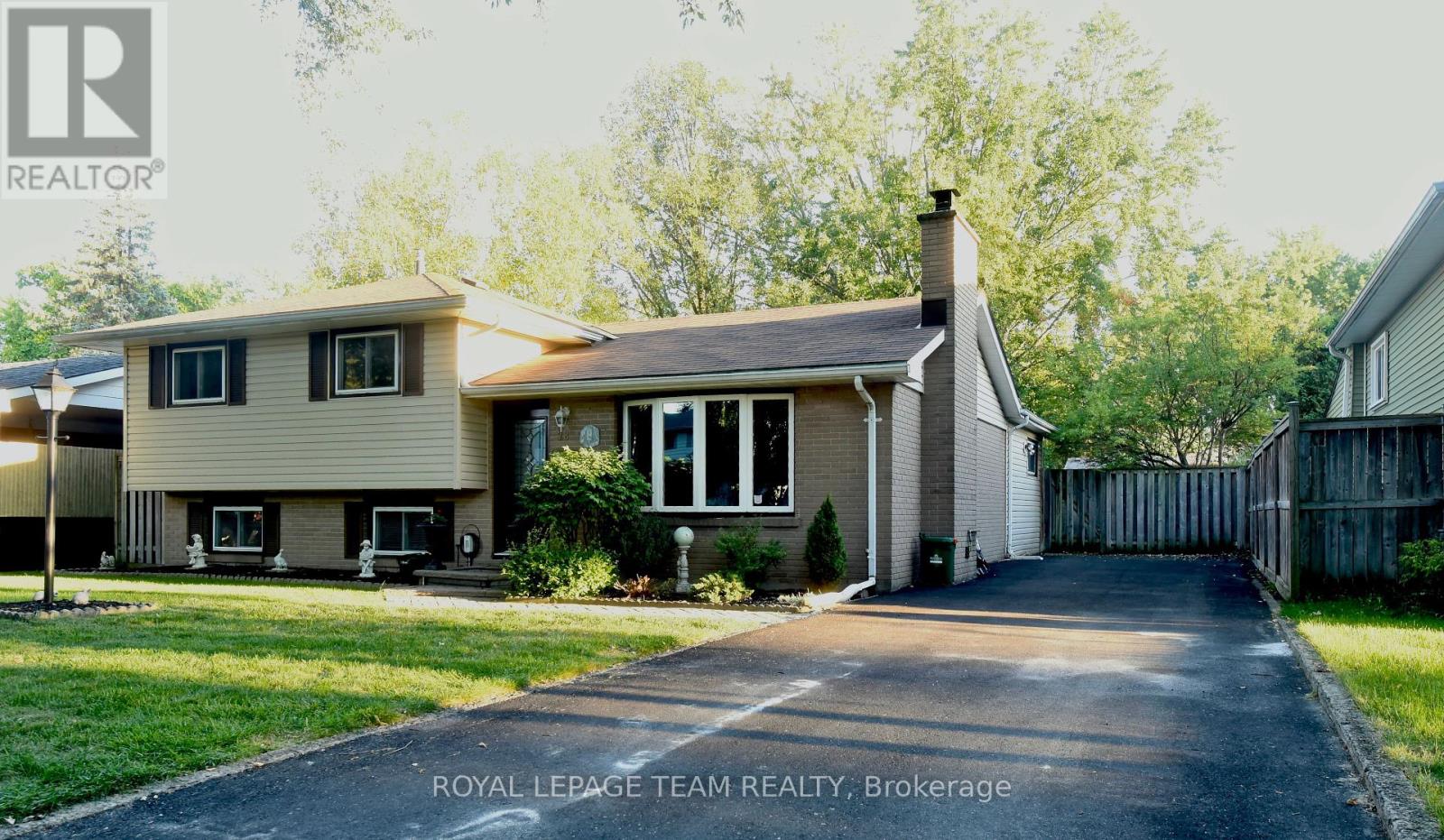 28 Peden Boulevard, Brockville, Ontario  K6V 3K3 - Photo 2 - X12453128