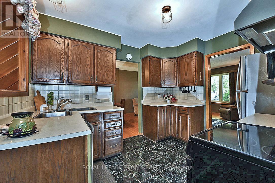 28 Peden Boulevard, Brockville, Ontario  K6V 3K3 - Photo 7 - X12453128