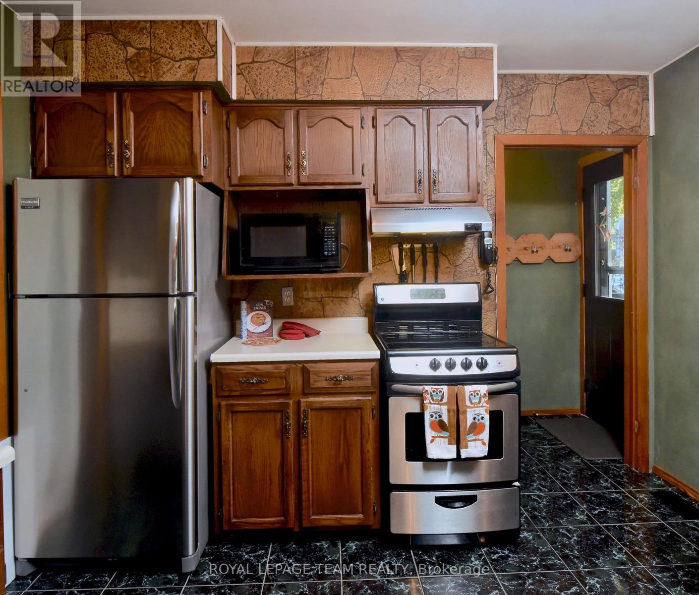 28 Peden Boulevard, Brockville, Ontario  K6V 3K3 - Photo 8 - X12453128