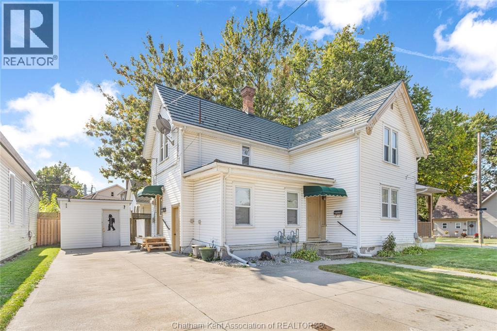 MLS# 25023982: 222 SELKIRK STREET, Chatham, Canada