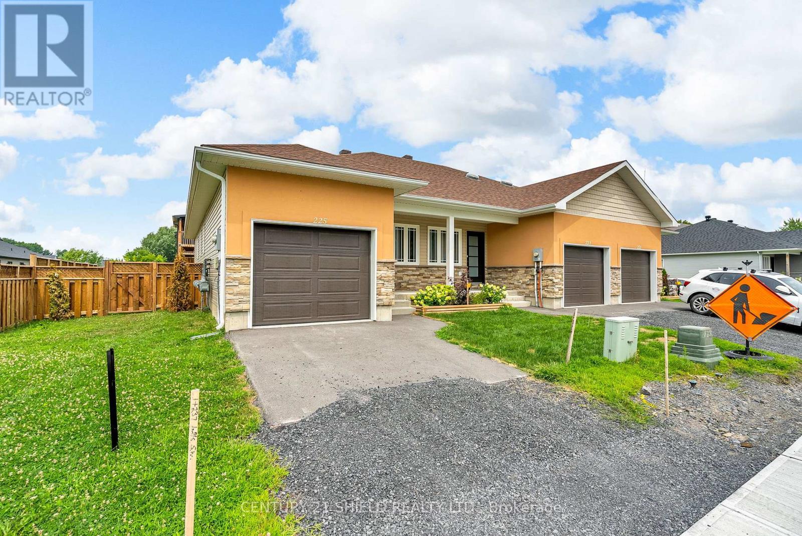 225 Third Street W, Cornwall, Ontario  K6J 0B6 - Photo 2 - X12453129