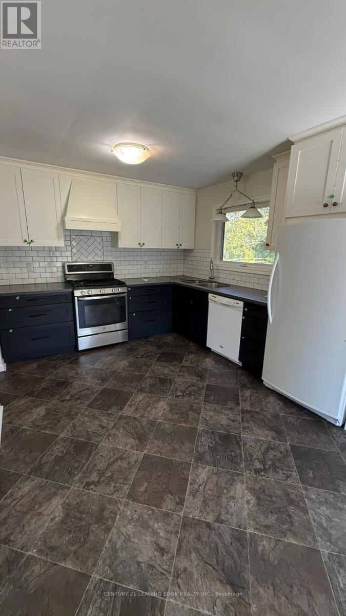 133 Elizabeth Crescent, Whitby, Ontario  L1N 3S1 - Photo 3 - E12453124