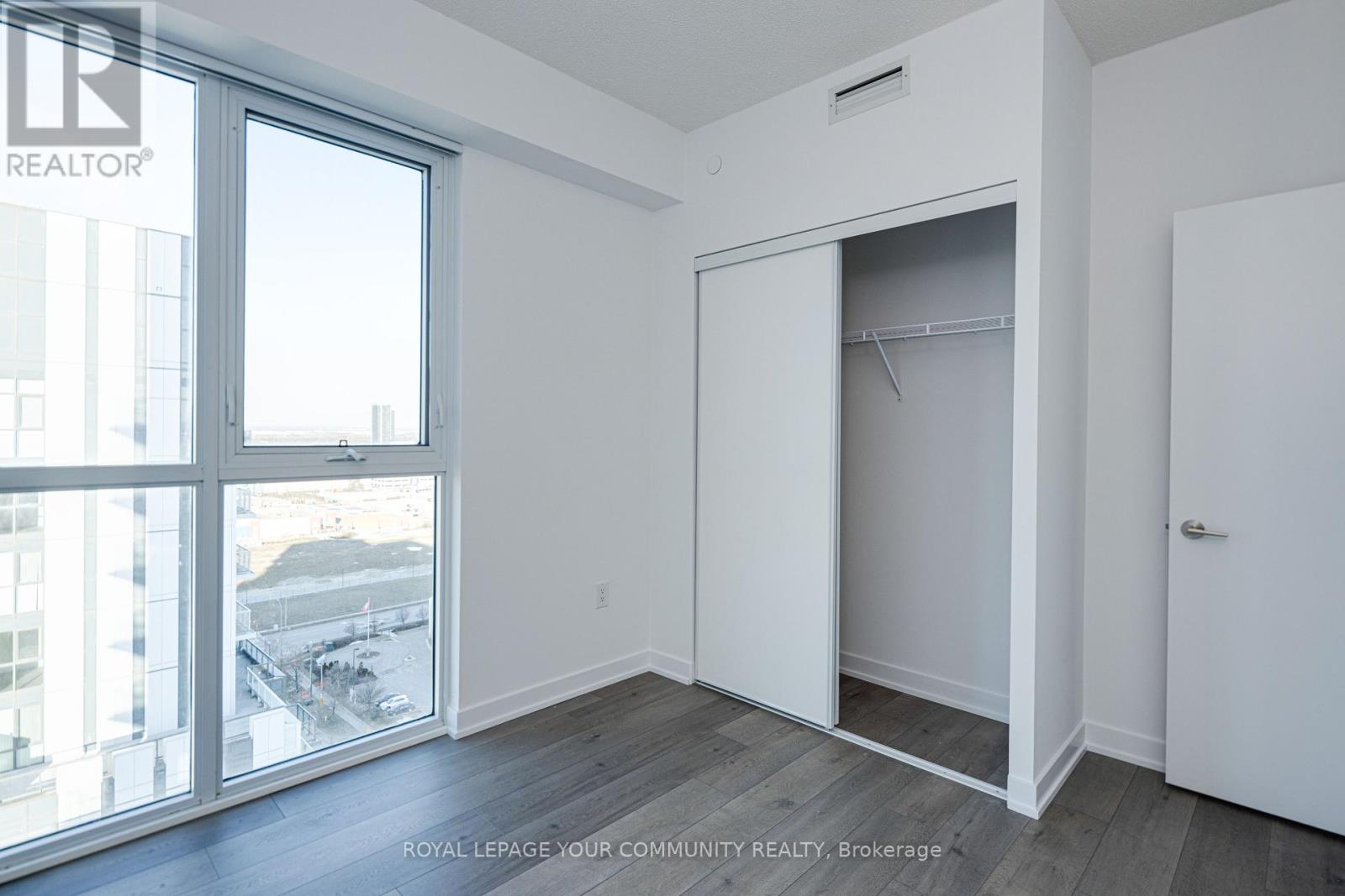 1801 - 38 Honeycrisp Crescent, Vaughan, Ontario  L4K 0M8 - Photo 4 - N12453116