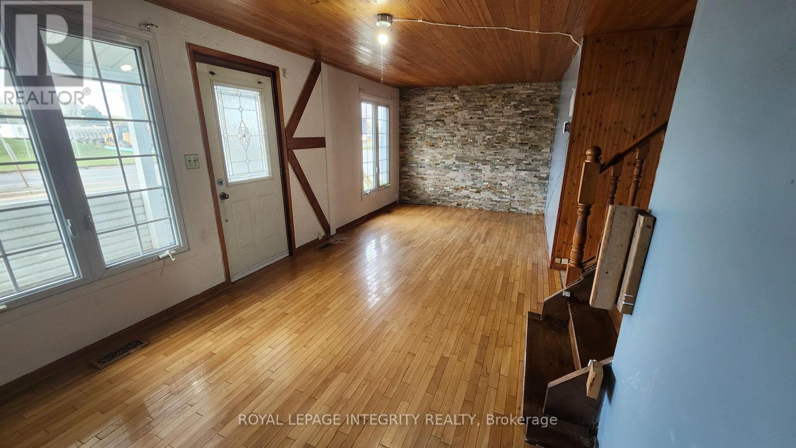 360 Ninth Street W, Cornwall, Ontario  K6J 3A7 - Photo 5 - X12453147