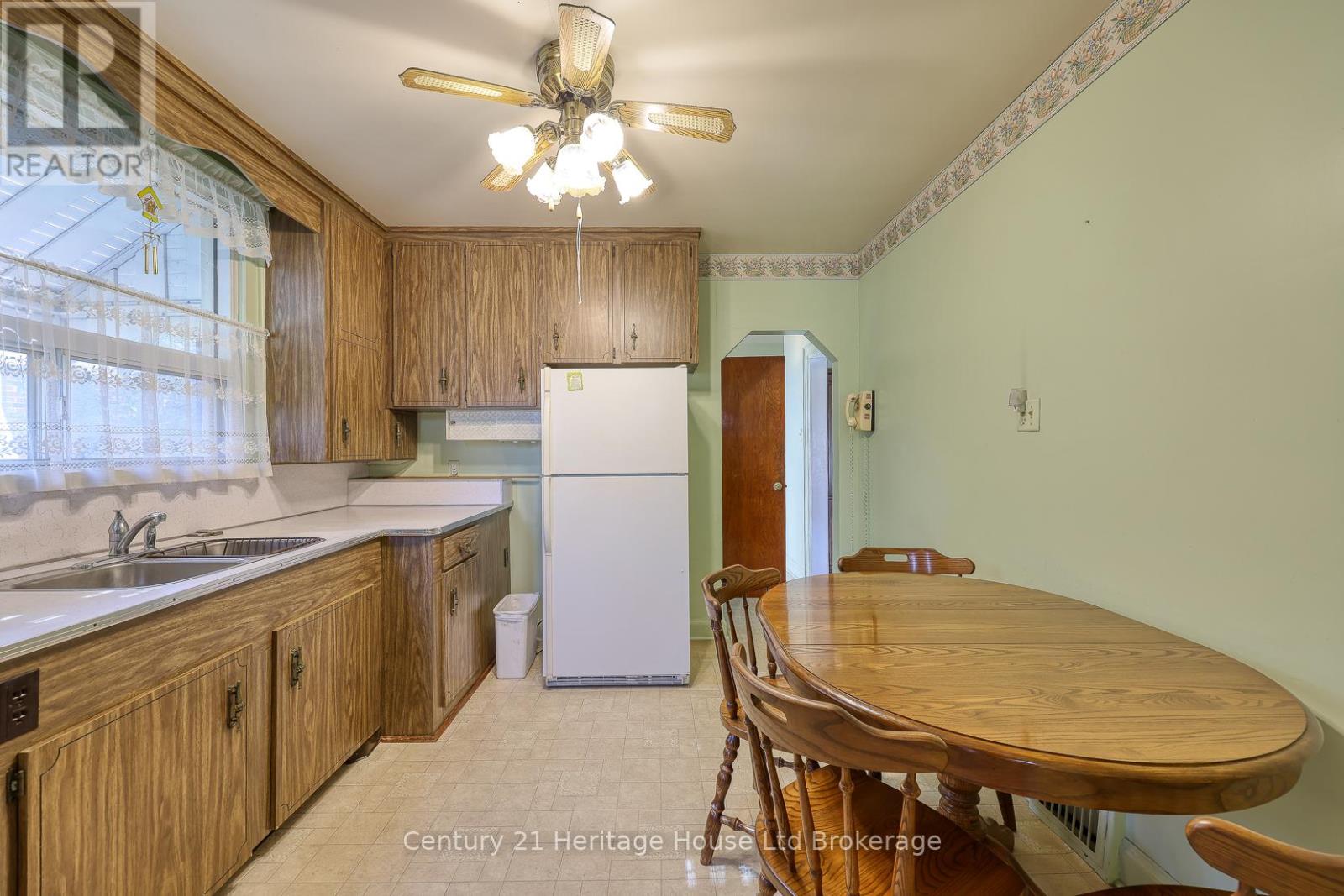 149 Strathearne Avenue, Hamilton, Ontario  L8H 5K7 - Photo 10 - X12453138