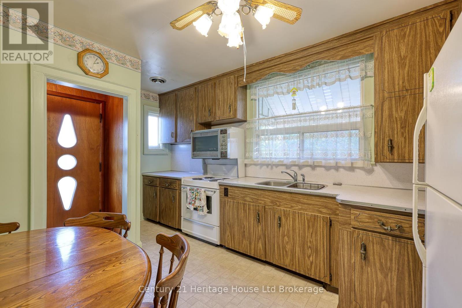 149 Strathearne Avenue, Hamilton, Ontario  L8H 5K7 - Photo 11 - X12453138