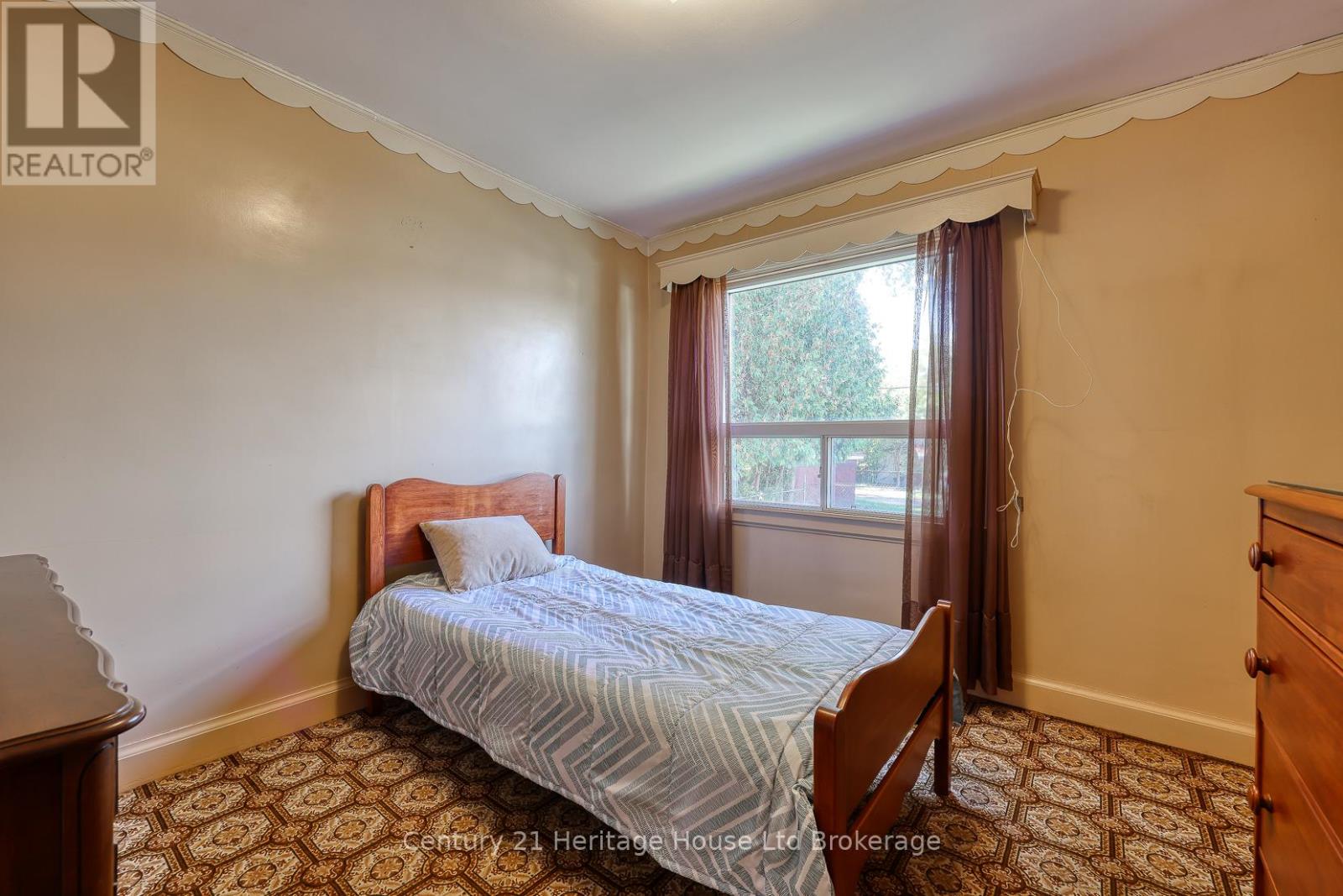 149 Strathearne Avenue, Hamilton, Ontario  L8H 5K7 - Photo 13 - X12453138