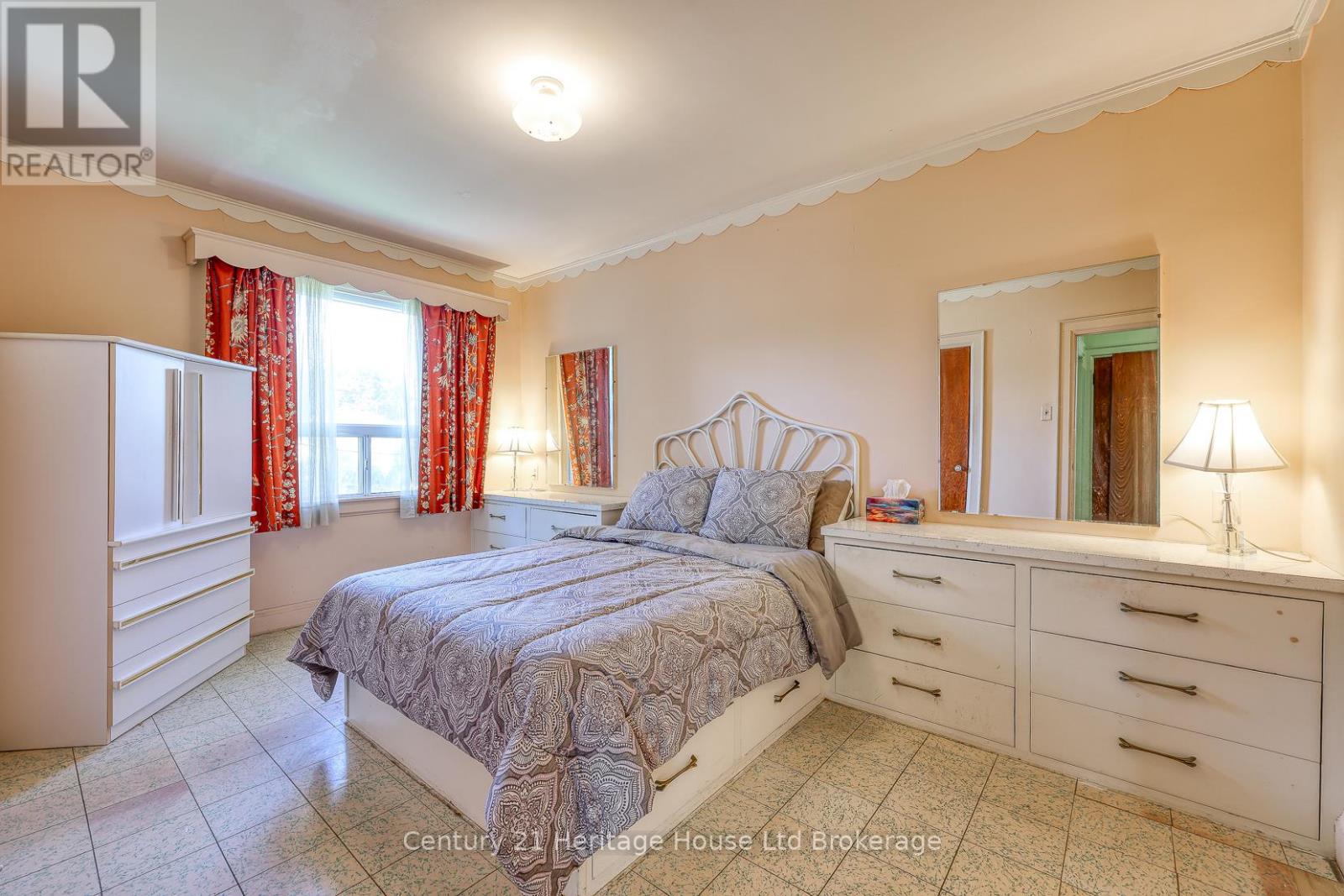 149 Strathearne Avenue, Hamilton, Ontario  L8H 5K7 - Photo 15 - X12453138