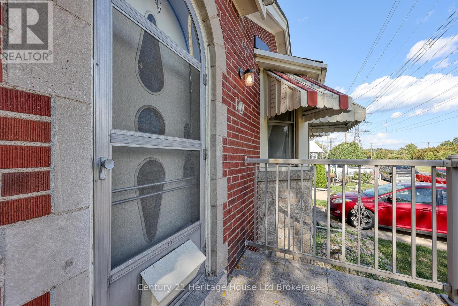 149 Strathearne Avenue, Hamilton, Ontario  L8H 5K7 - Photo 4 - X12453138