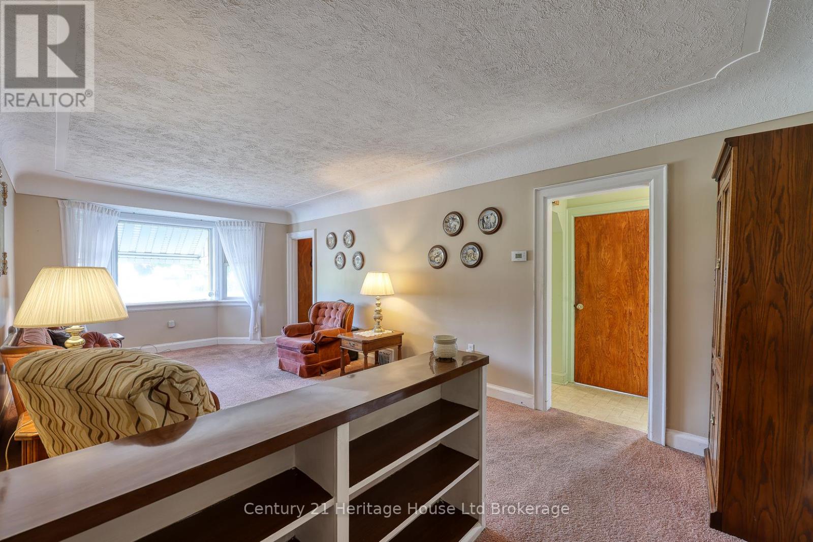 149 Strathearne Avenue, Hamilton, Ontario  L8H 5K7 - Photo 5 - X12453138