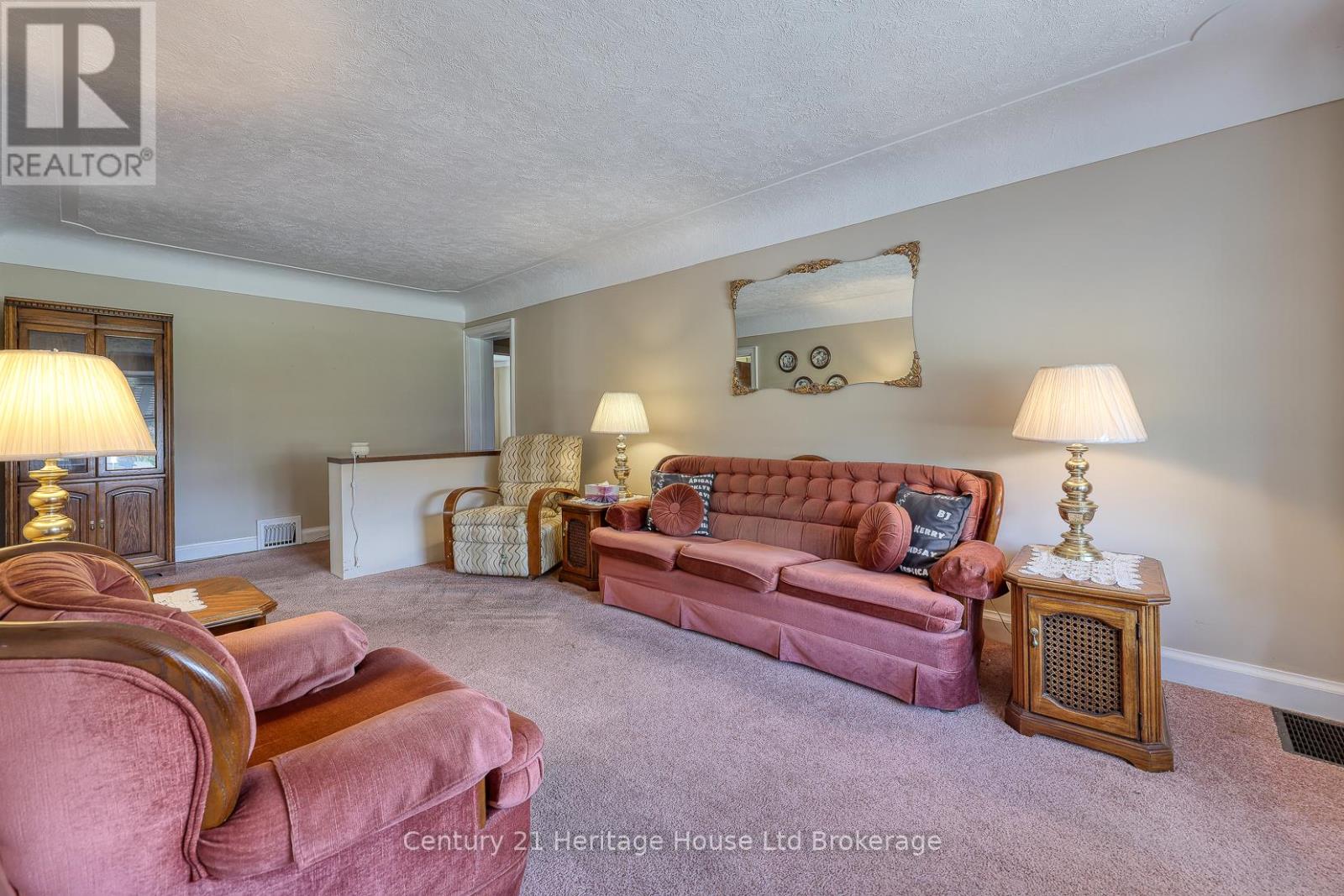 149 Strathearne Avenue, Hamilton, Ontario  L8H 5K7 - Photo 7 - X12453138