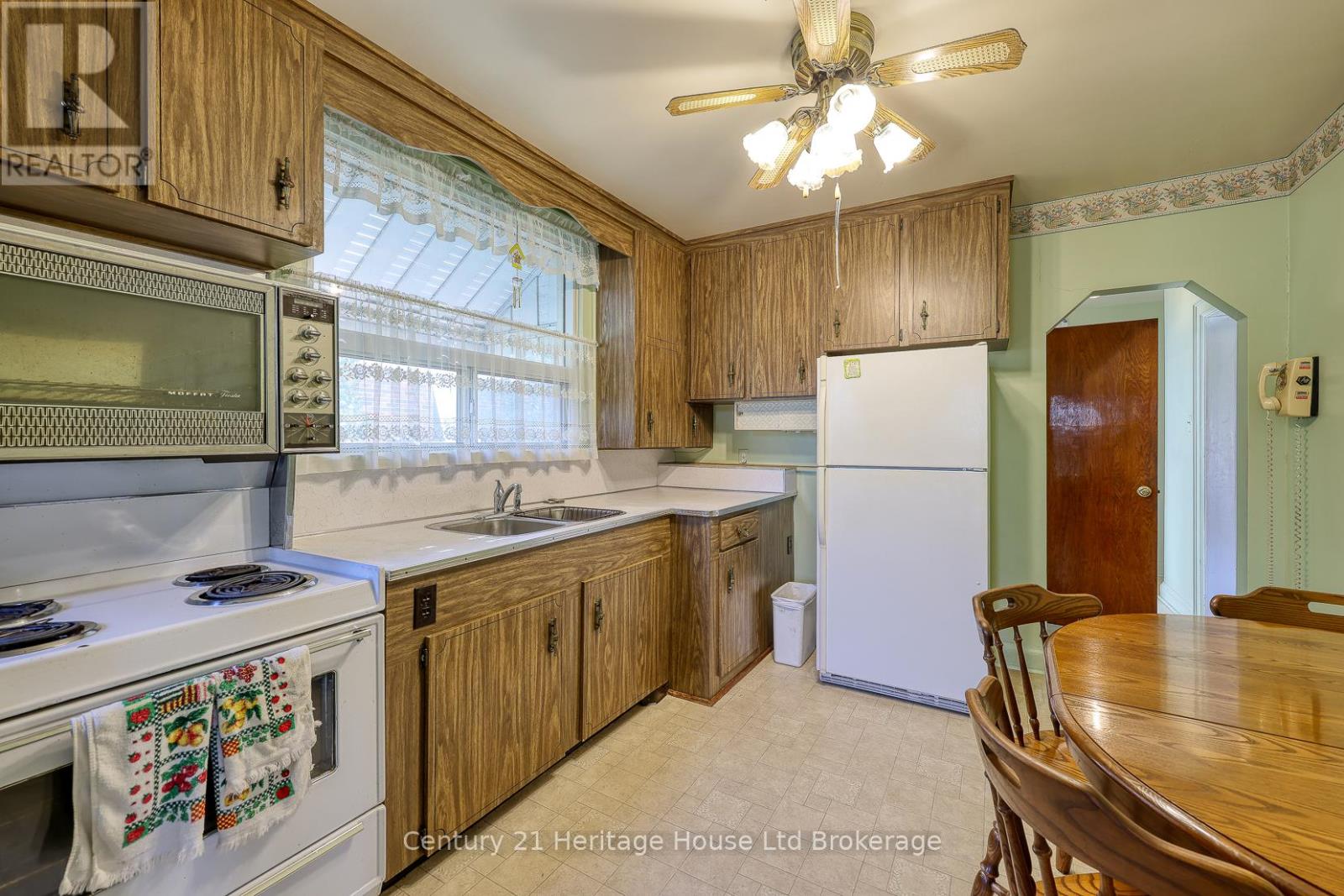 149 Strathearne Avenue, Hamilton, Ontario  L8H 5K7 - Photo 9 - X12453138