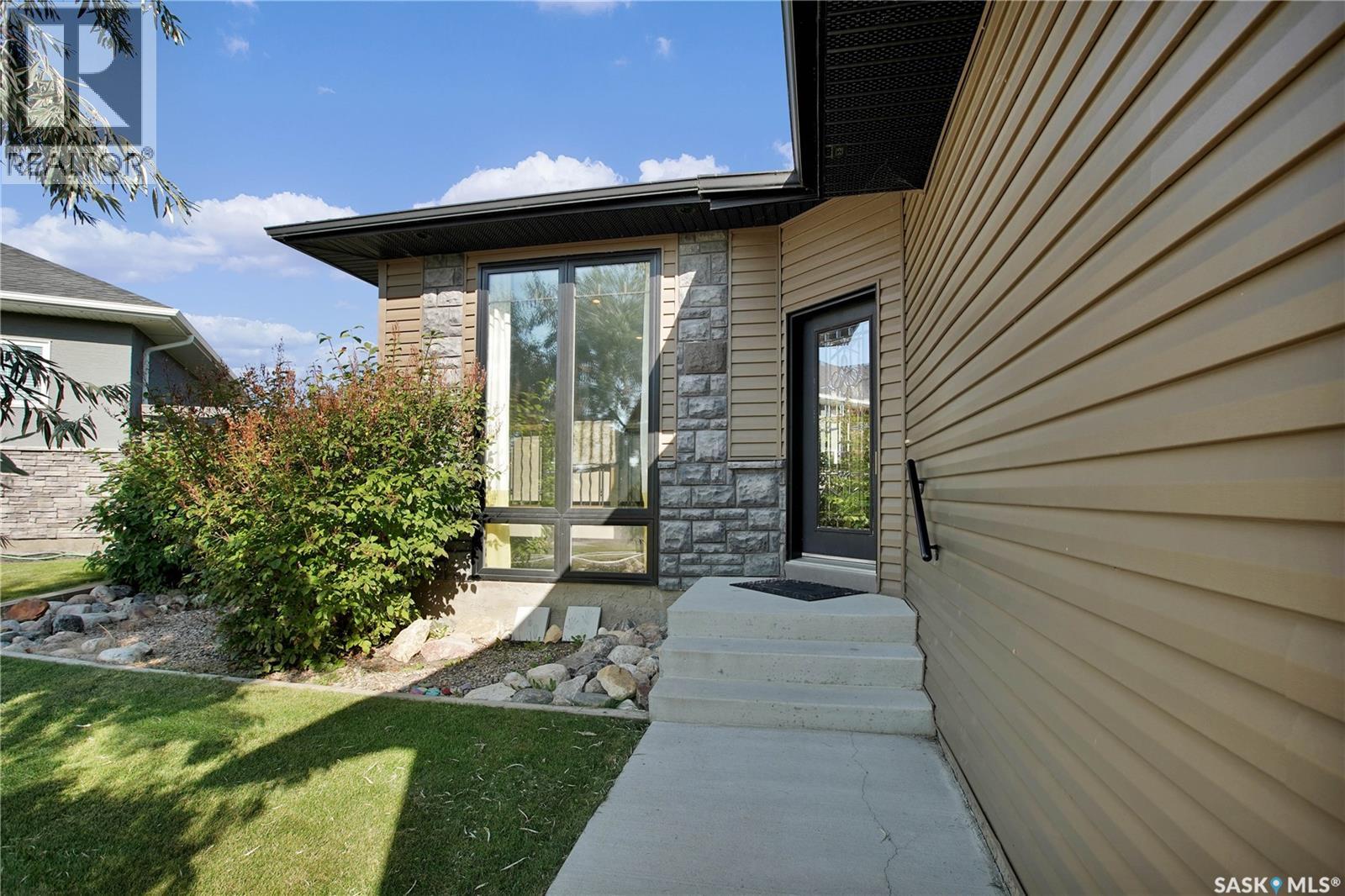 424 Lyle Crescent, Warman, Saskatchewan  S0K 4S1 - Photo 3 - SK019482