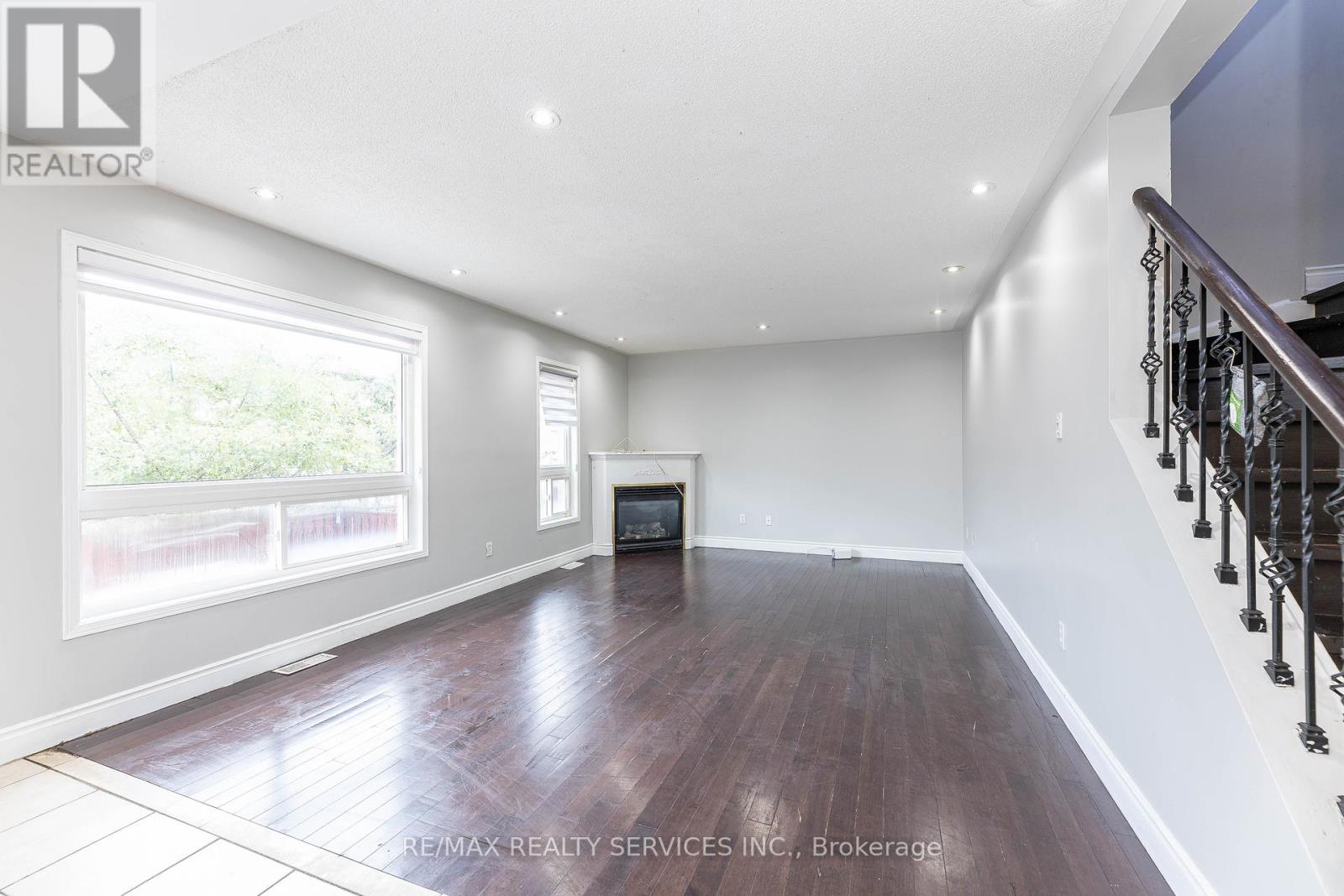 23 Four Seasons Circle, Brampton, Ontario  L7A 2A7 - Photo 19 - W12453109