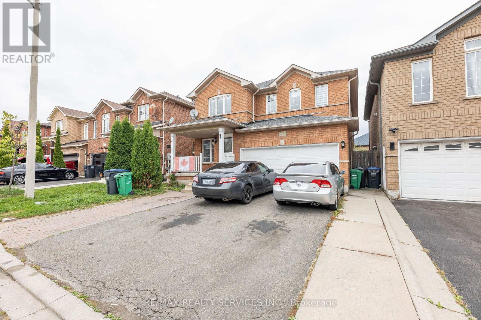 23 Four Seasons Circle, Brampton, Ontario  L7A 2A7 - Photo 2 - W12453109