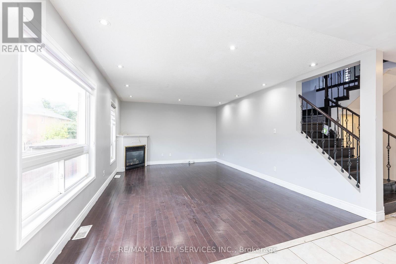 23 Four Seasons Circle, Brampton, Ontario  L7A 2A7 - Photo 20 - W12453109