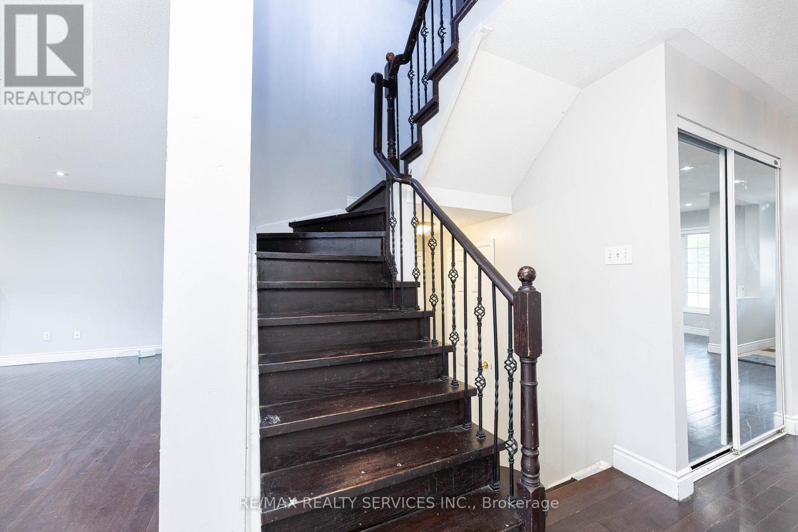 23 Four Seasons Circle, Brampton, Ontario  L7A 2A7 - Photo 21 - W12453109