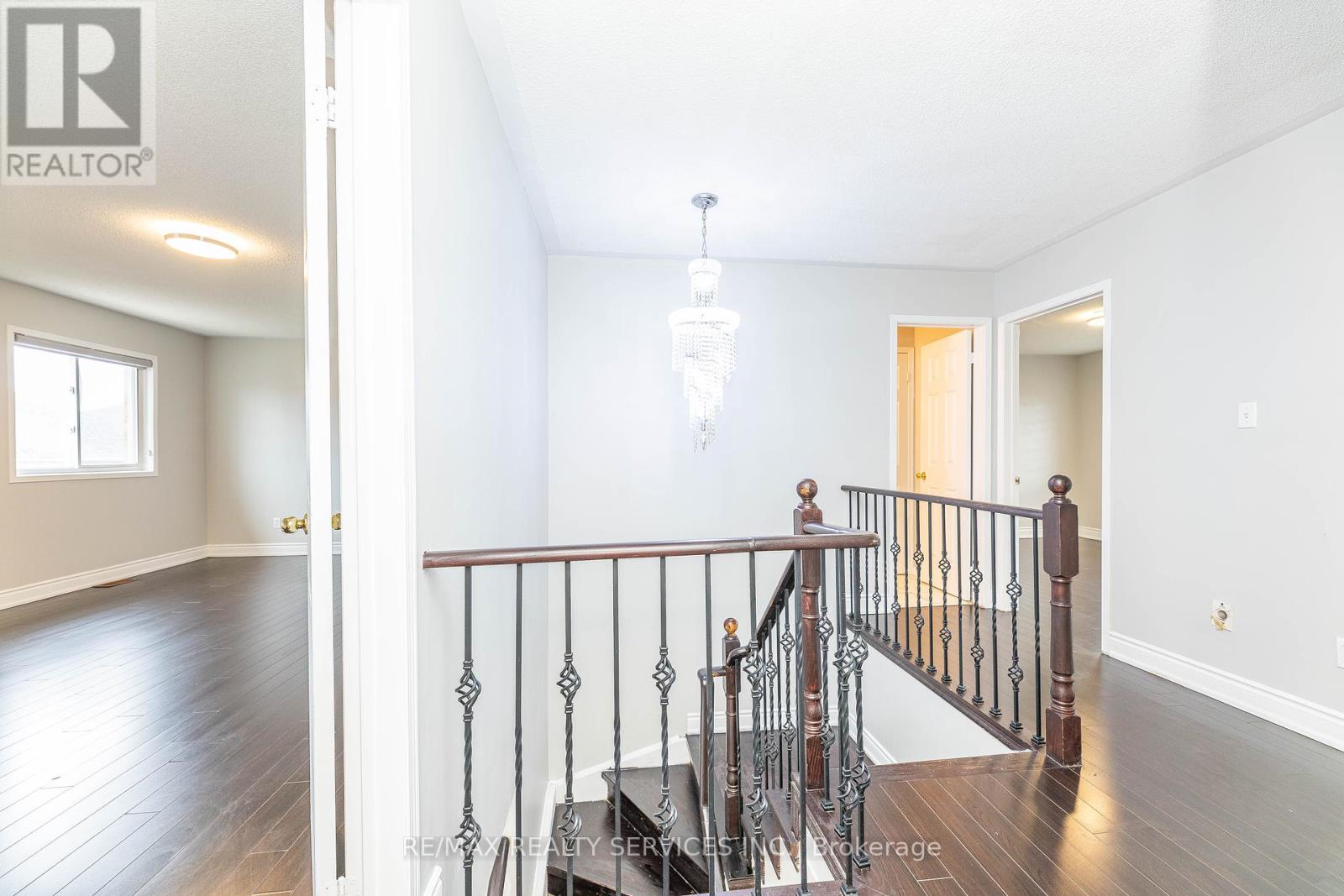 23 Four Seasons Circle, Brampton, Ontario  L7A 2A7 - Photo 22 - W12453109